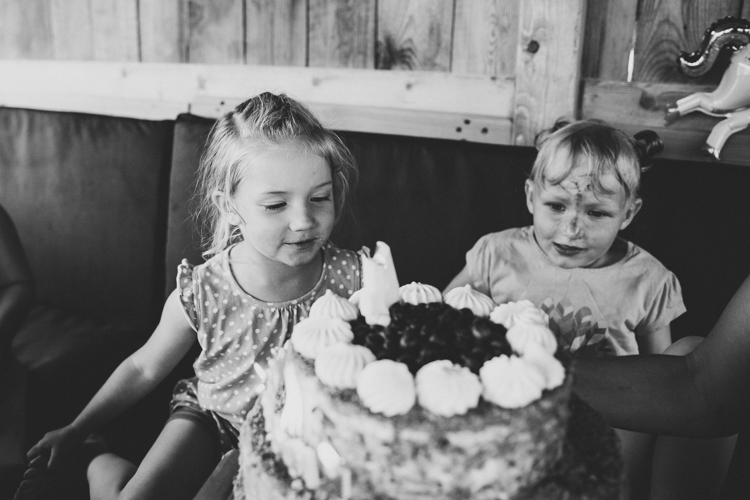 Ульяше 5 лет. Дачный деньрожденский день. Семейный фотограф, фотограф родов, репортажей фотограф в Санкт-Петербу