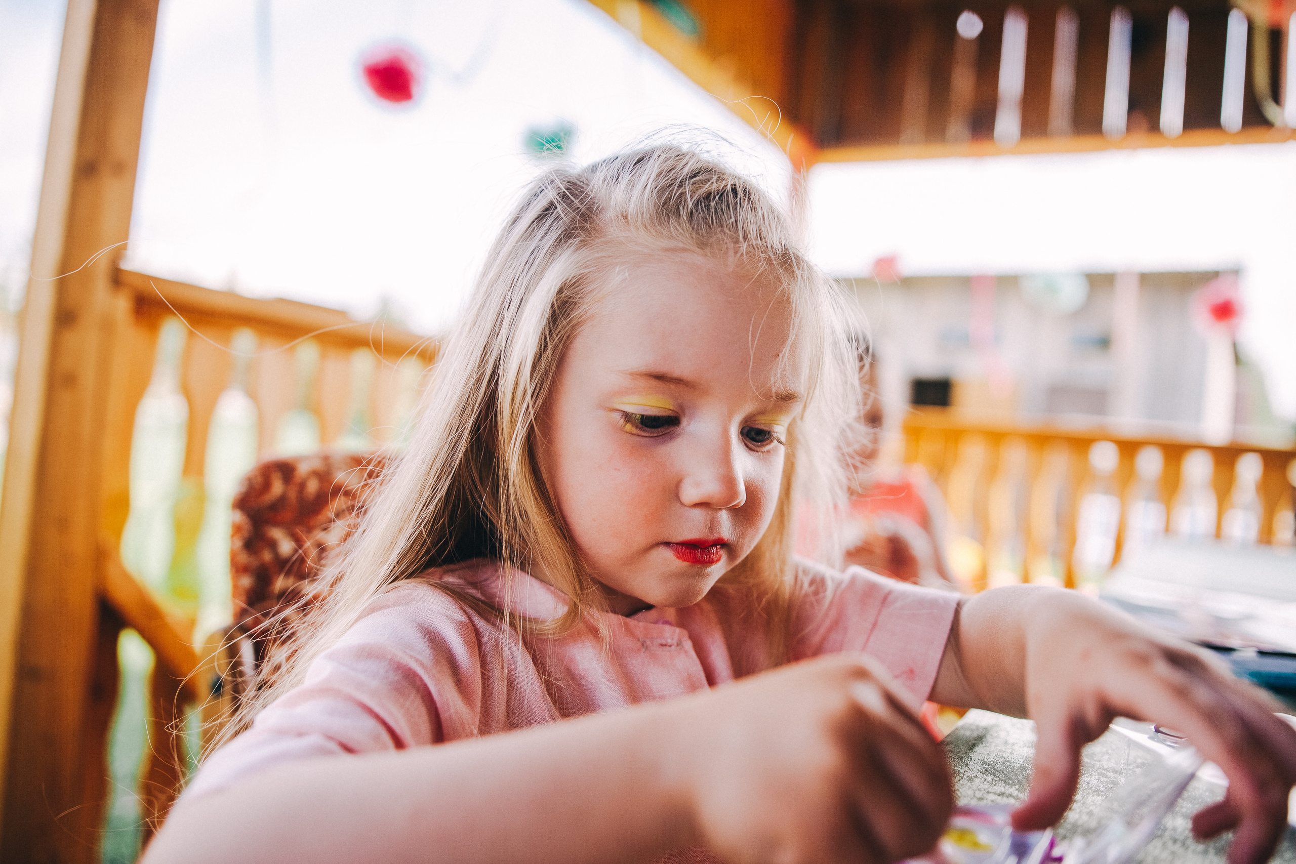 Ульяше 5 лет. Дачный деньрожденский день. Семейный фотограф, фотограф родов, репортажей фотограф в Санкт-Петербу