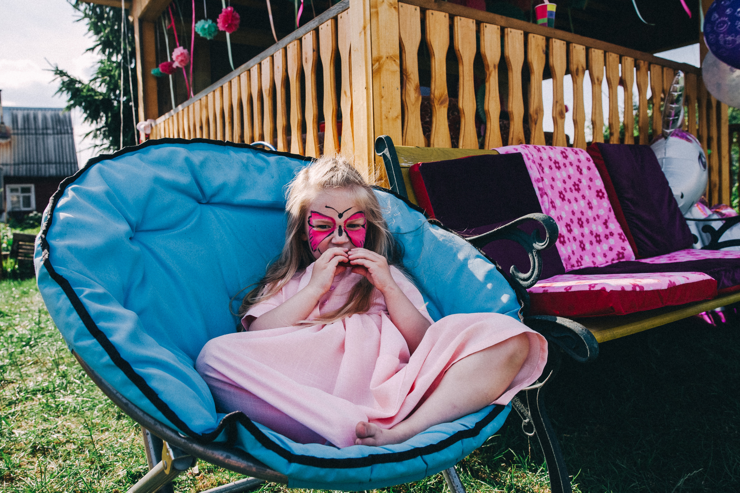 Ульяше 5 лет. Дачный деньрожденский день. Семейный фотограф, фотограф родов, репортажей фотограф в Санкт-Петербу