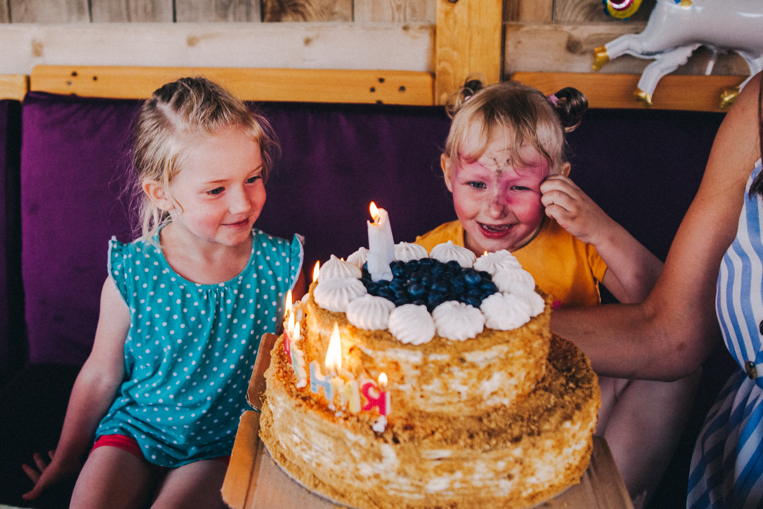 Ульяше 5 лет. Дачный деньрожденский день. Семейный фотограф, фотограф родов, репортажей фотограф в Санкт-Петербу