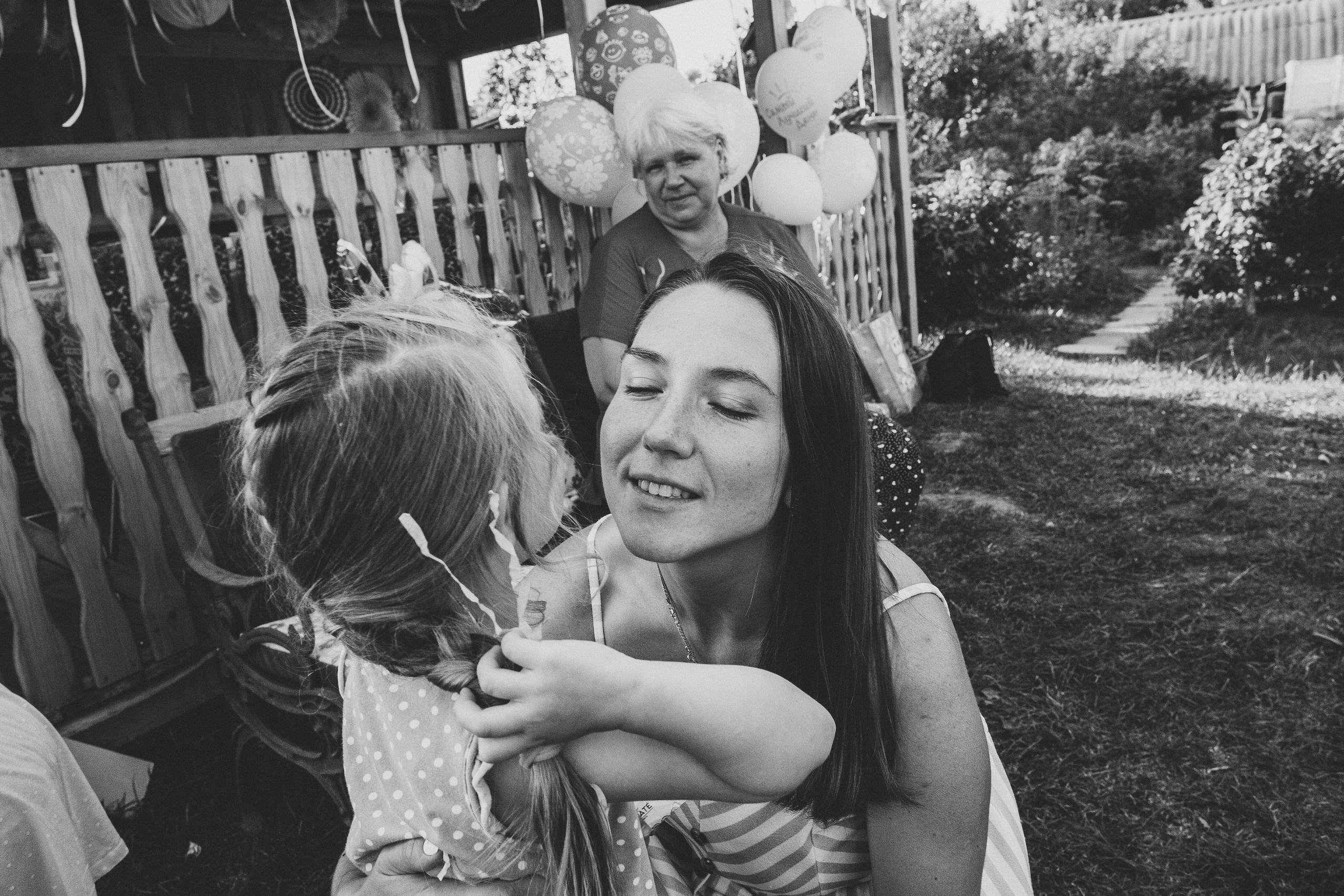 Ульяше 5 лет. Дачный деньрожденский день. Семейный фотограф, фотограф родов, репортажей фотограф в Санкт-Петербу