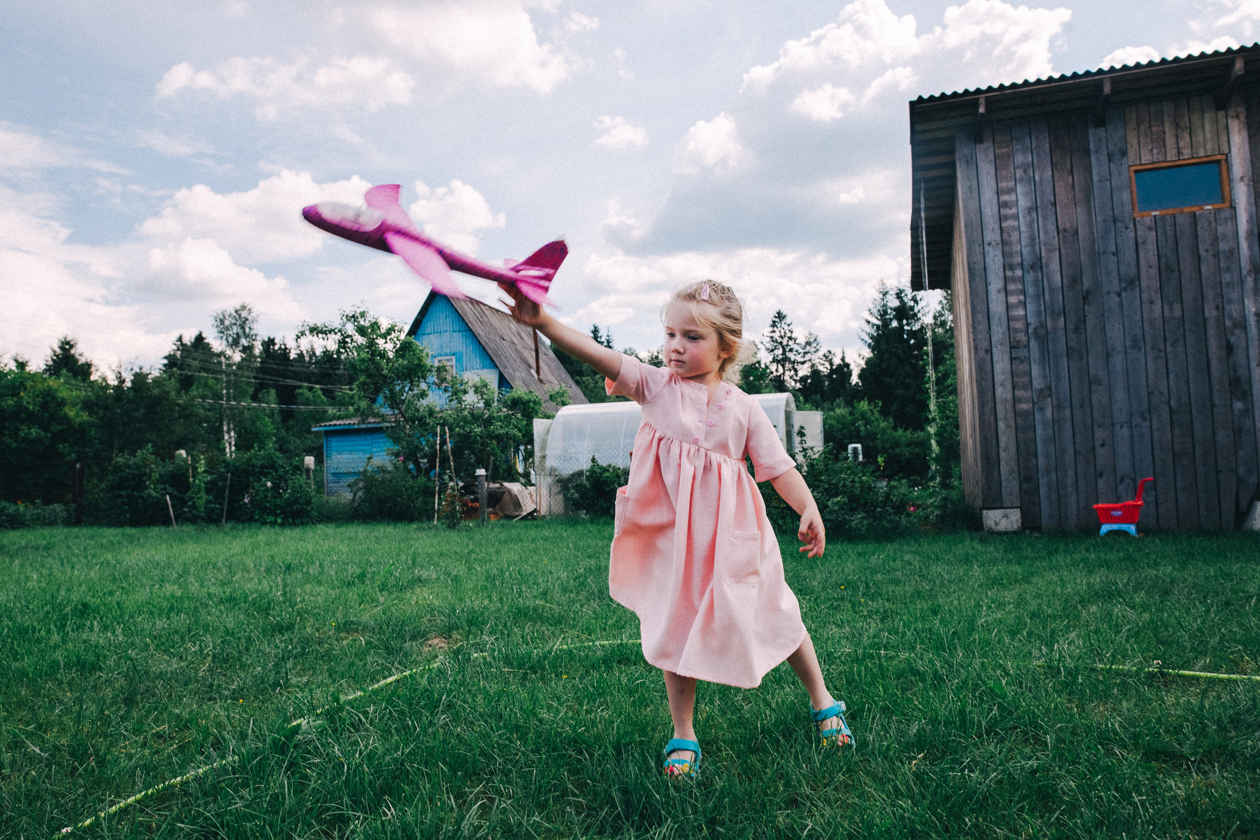 Ульяше 5 лет. Дачный деньрожденский день. Семейный фотограф, фотограф родов, репортажей фотограф в Санкт-Петербу