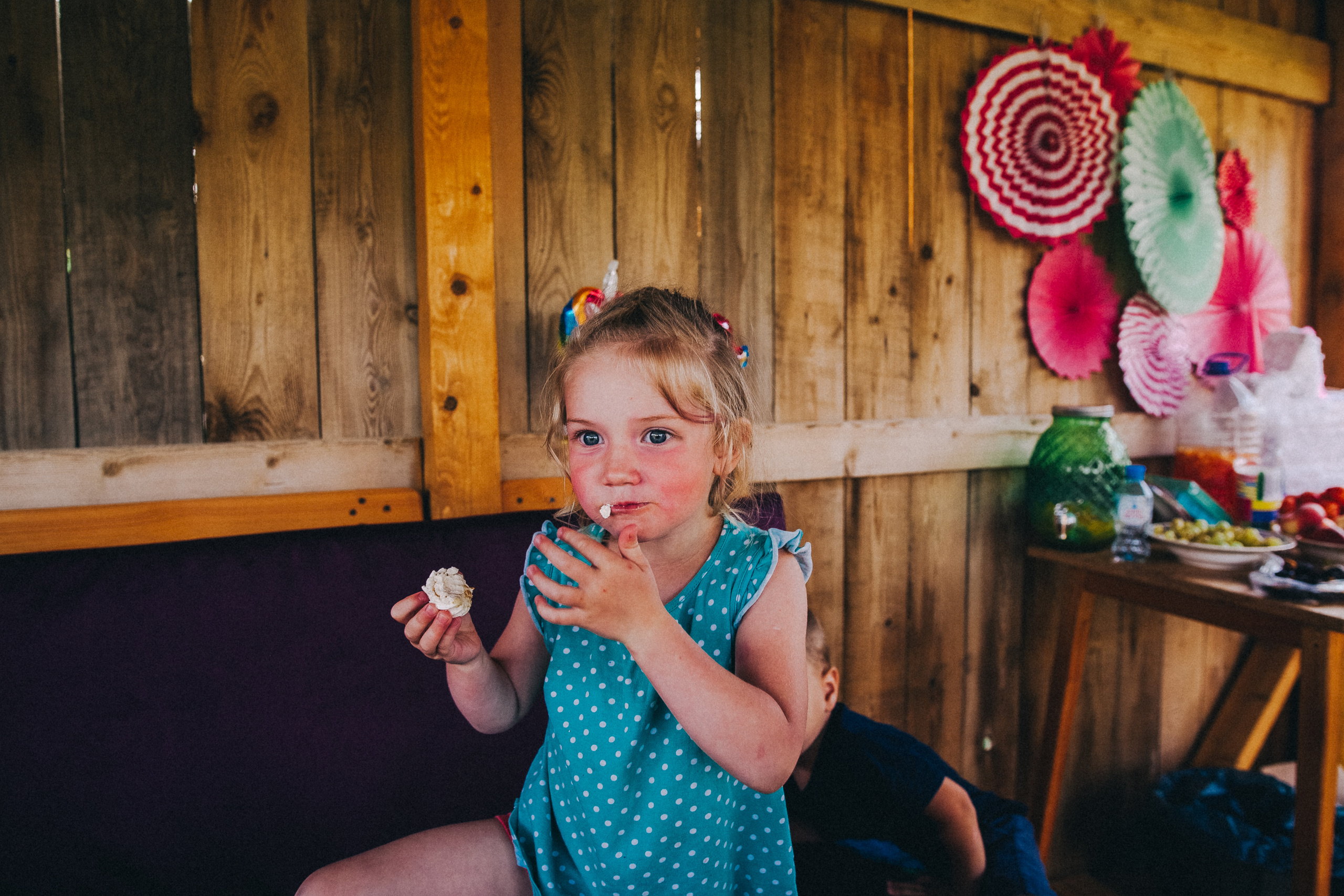 Ульяше 5 лет. Дачный деньрожденский день. Семейный фотограф, фотограф родов, репортажей фотограф в Санкт-Петербу