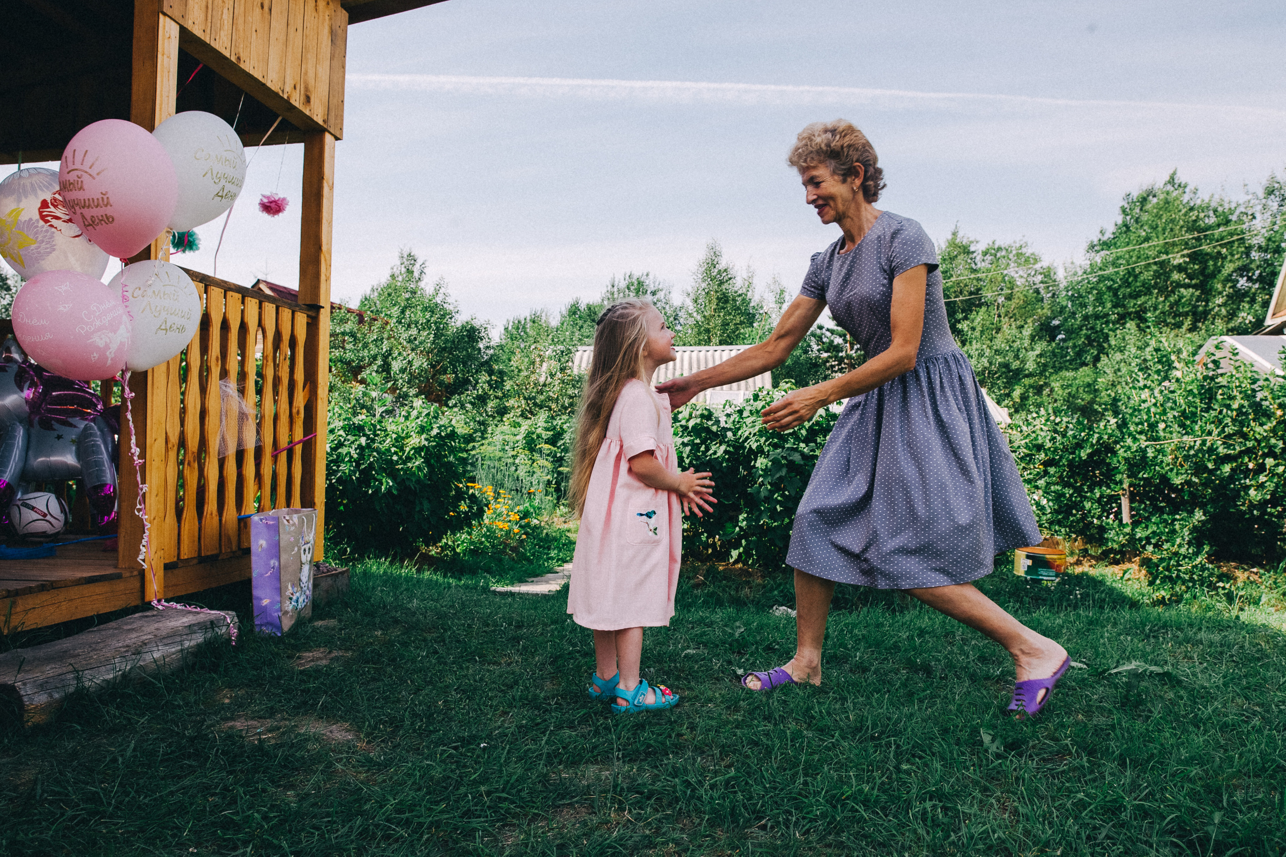 Ульяше 5 лет. Дачный деньрожденский день. Семейный фотограф, фотограф родов, репортажей фотограф в Санкт-Петербу