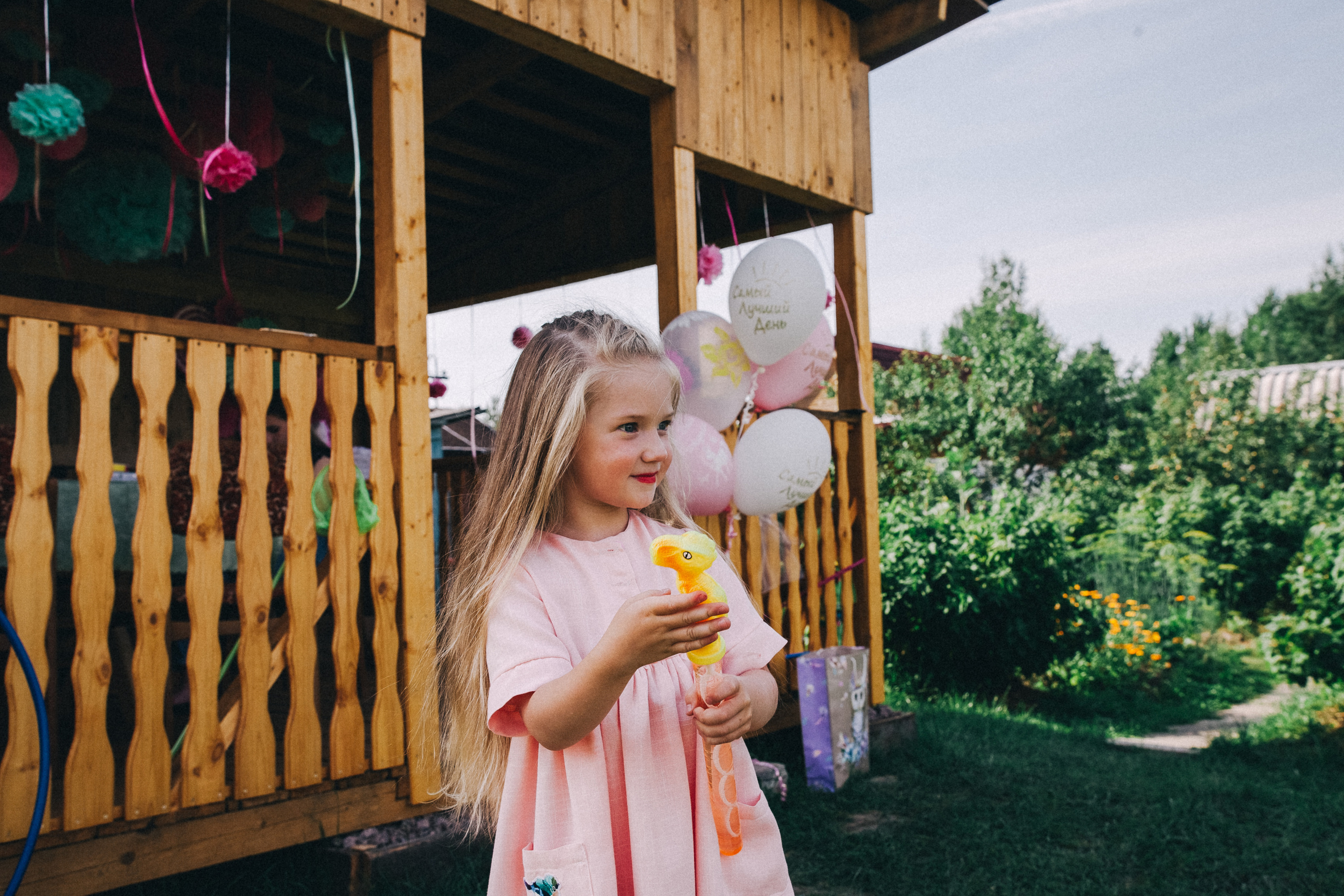 Ульяше 5 лет. Дачный деньрожденский день. Семейный фотограф, фотограф родов, репортажей фотограф в Санкт-Петербу