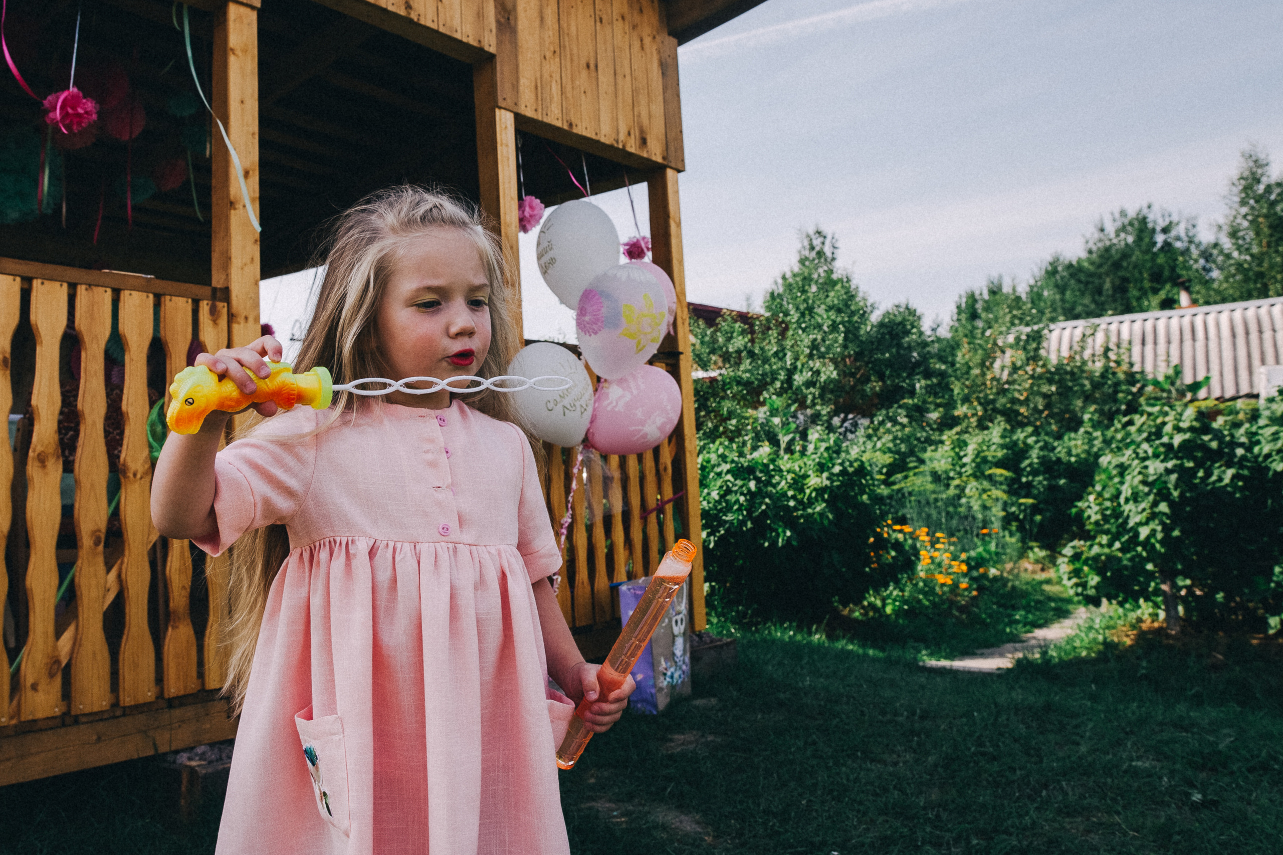 Ульяше 5 лет. Дачный деньрожденский день. Семейный фотограф, фотограф родов, репортажей фотограф в Санкт-Петербу