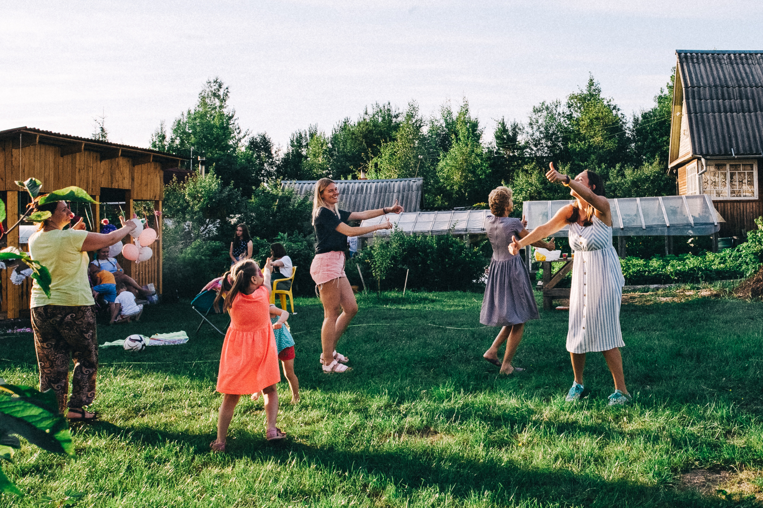 Ульяше 5 лет. Дачный деньрожденский день. Семейный фотограф, фотограф родов, репортажей фотограф в Санкт-Петербу