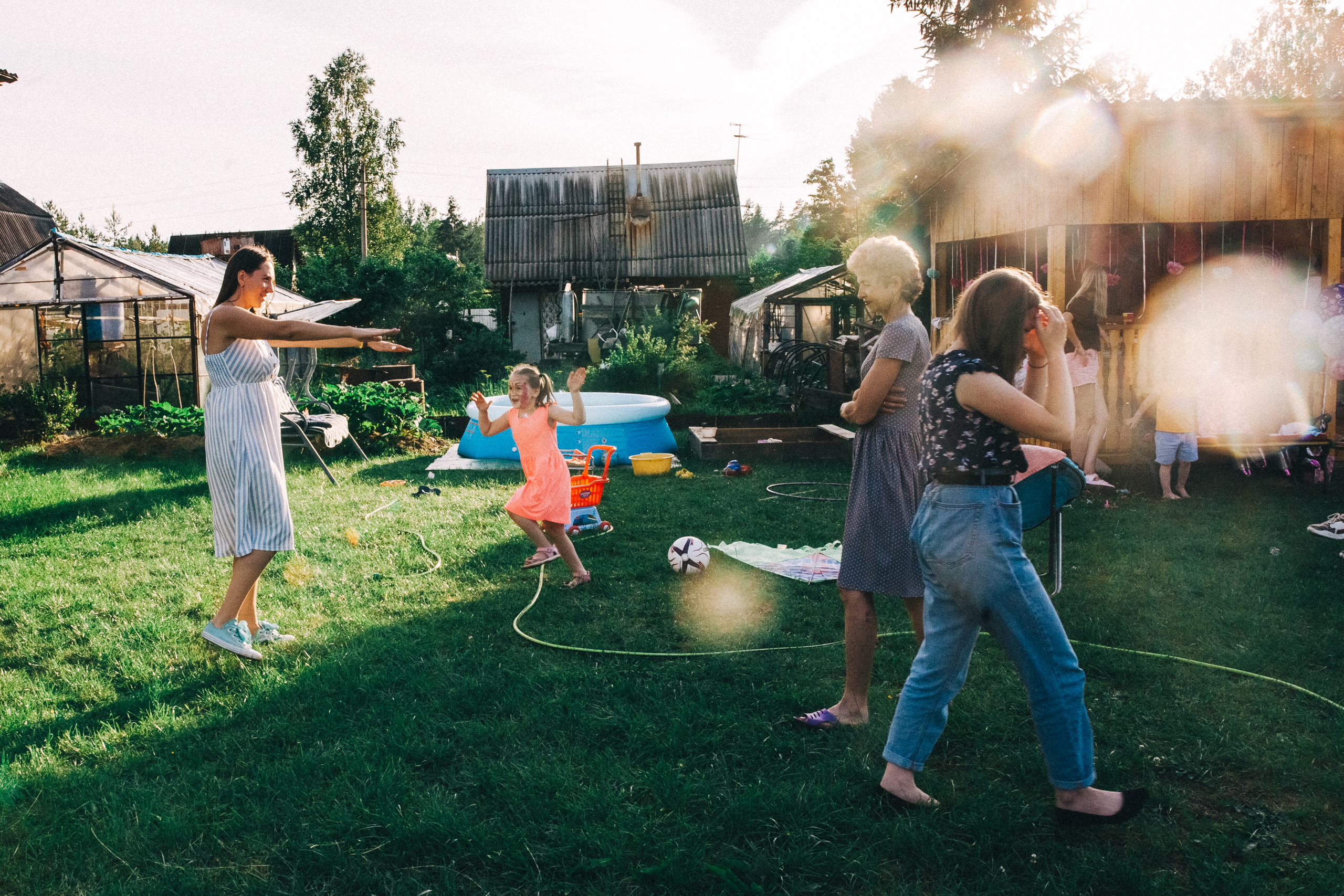 Ульяше 5 лет. Дачный деньрожденский день. Семейный фотограф, фотограф родов, репортажей фотограф в Санкт-Петербу