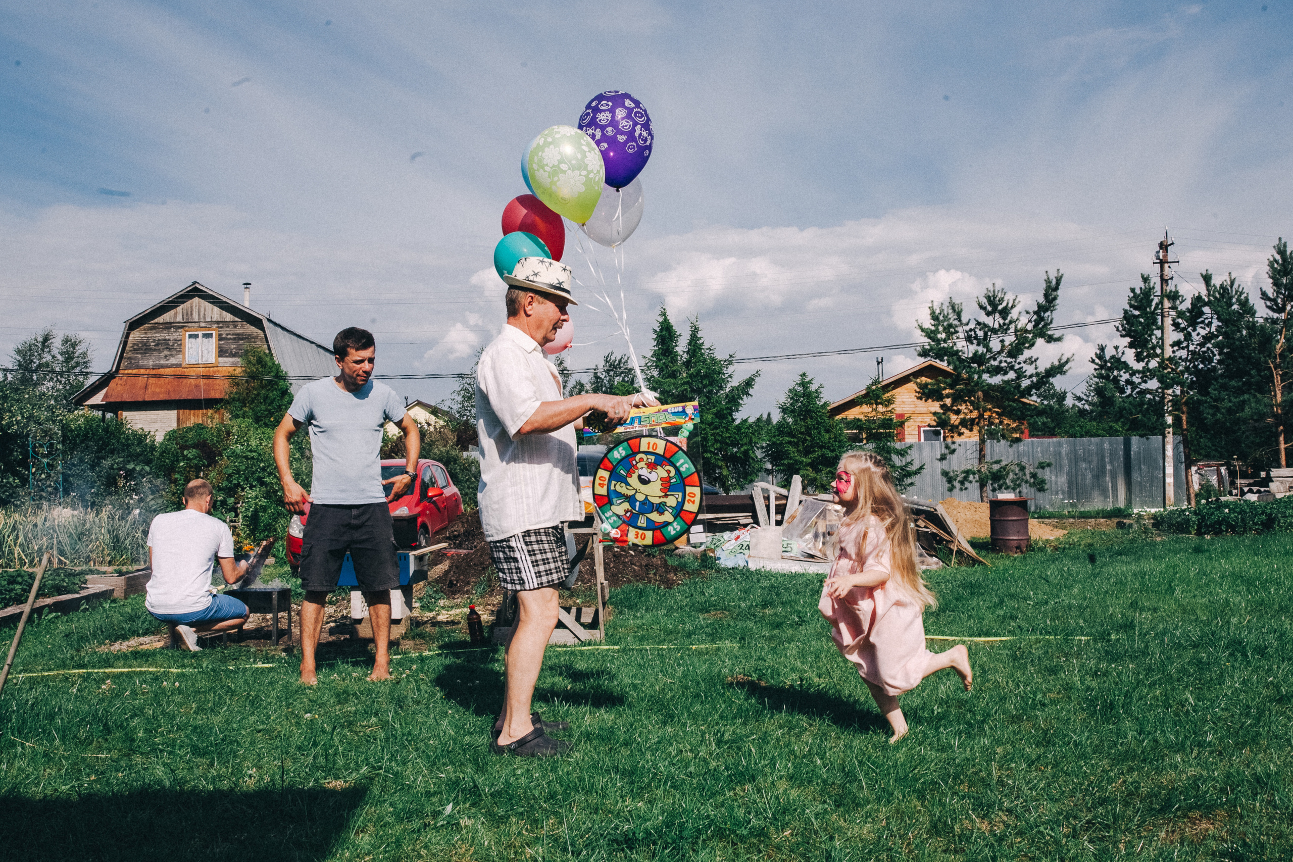 Ульяше 5 лет. Дачный деньрожденский день. Семейный фотограф, фотограф родов, репортажей фотограф в Санкт-Петербу