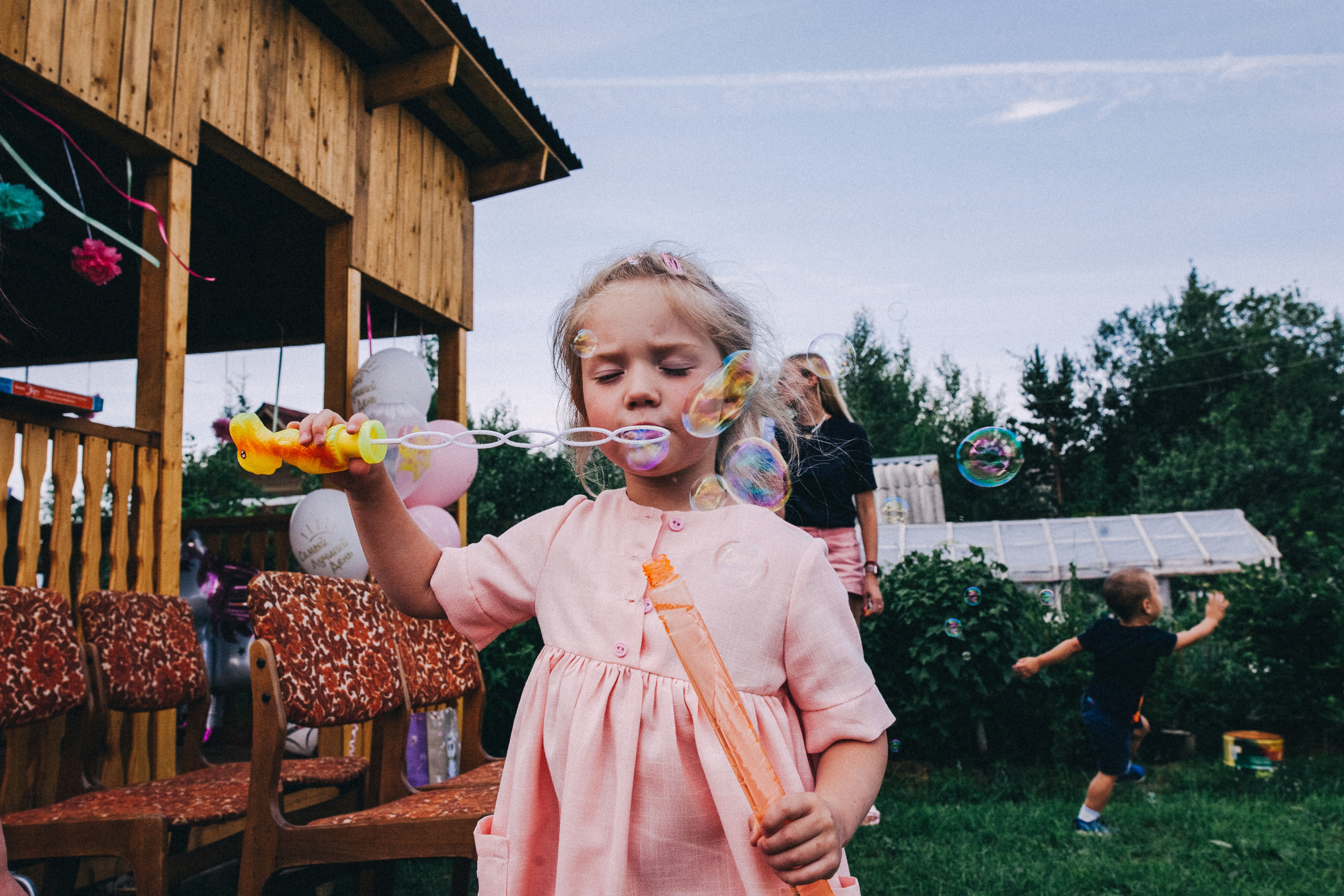 Ульяше 5 лет. Дачный деньрожденский день. Семейный фотограф, фотограф родов, репортажей фотограф в Санкт-Петербу