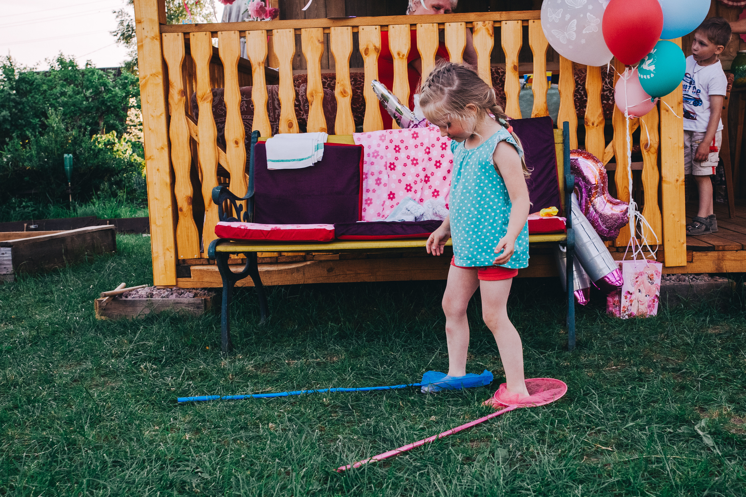 Ульяше 5 лет. Дачный деньрожденский день. Семейный фотограф, фотограф родов, репортажей фотограф в Санкт-Петербу