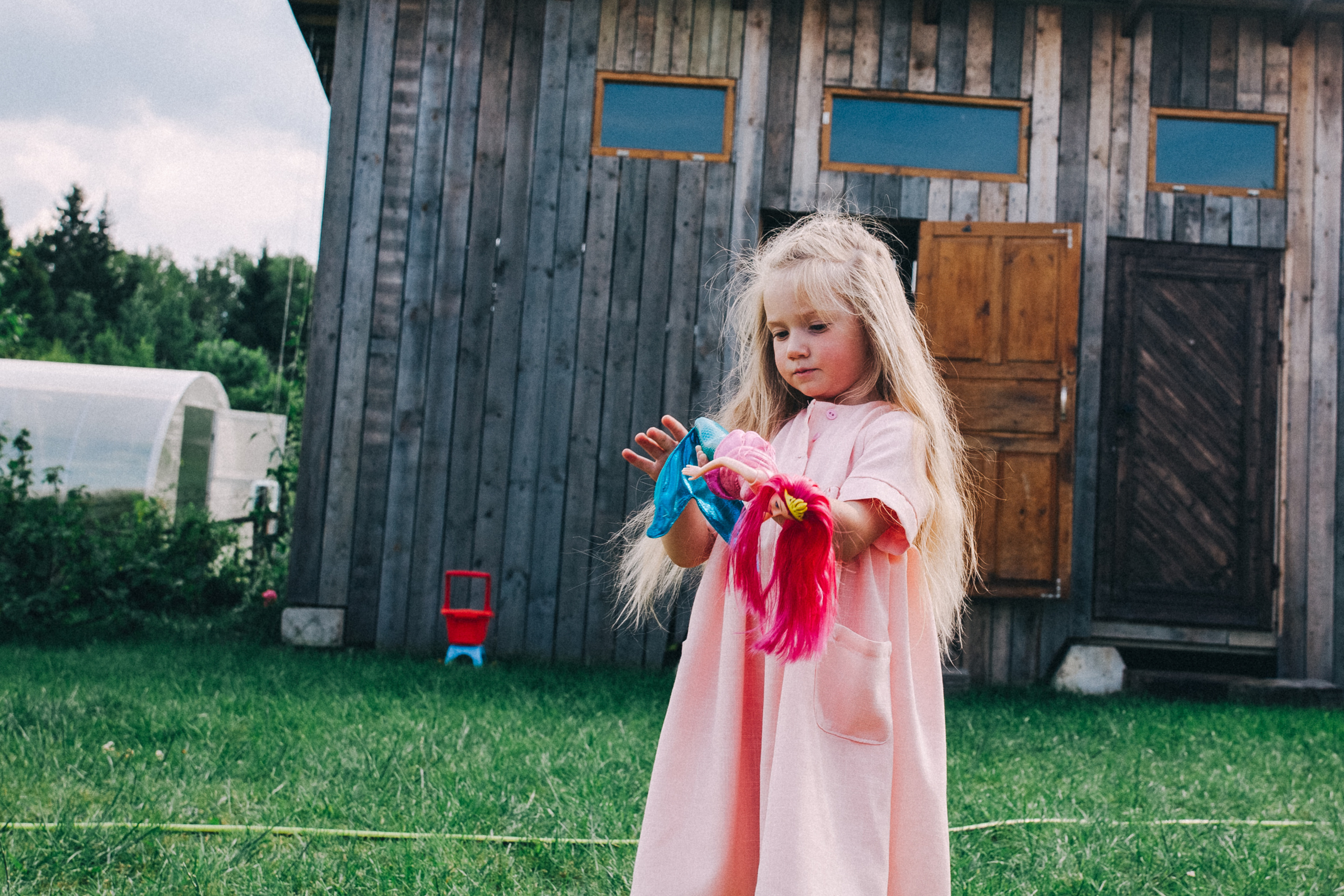Ульяше 5 лет. Дачный деньрожденский день. Семейный фотограф, фотограф родов, репортажей фотограф в Санкт-Петербу