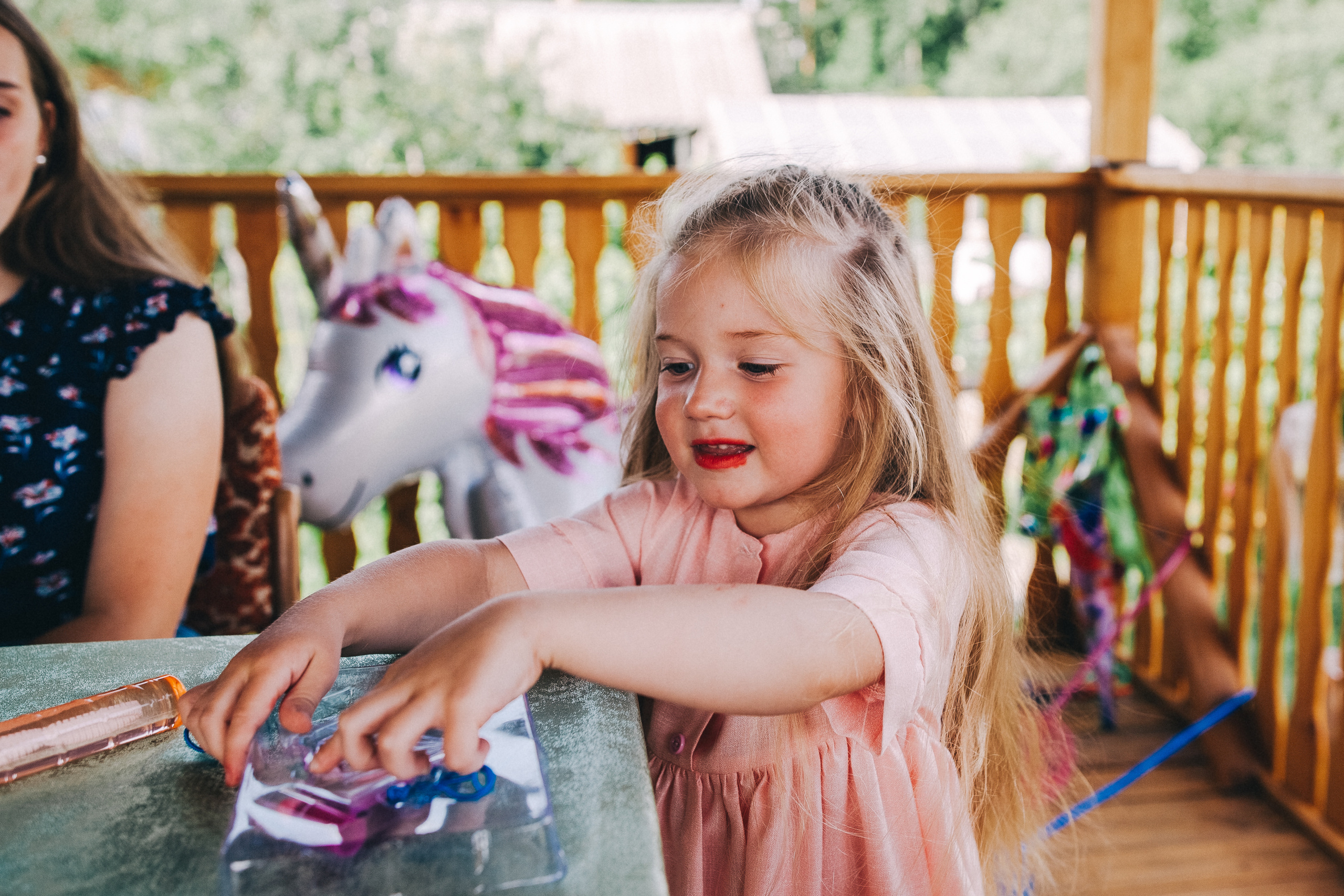 Ульяше 5 лет. Дачный деньрожденский день. Семейный фотограф, фотограф родов, репортажей фотограф в Санкт-Петербу