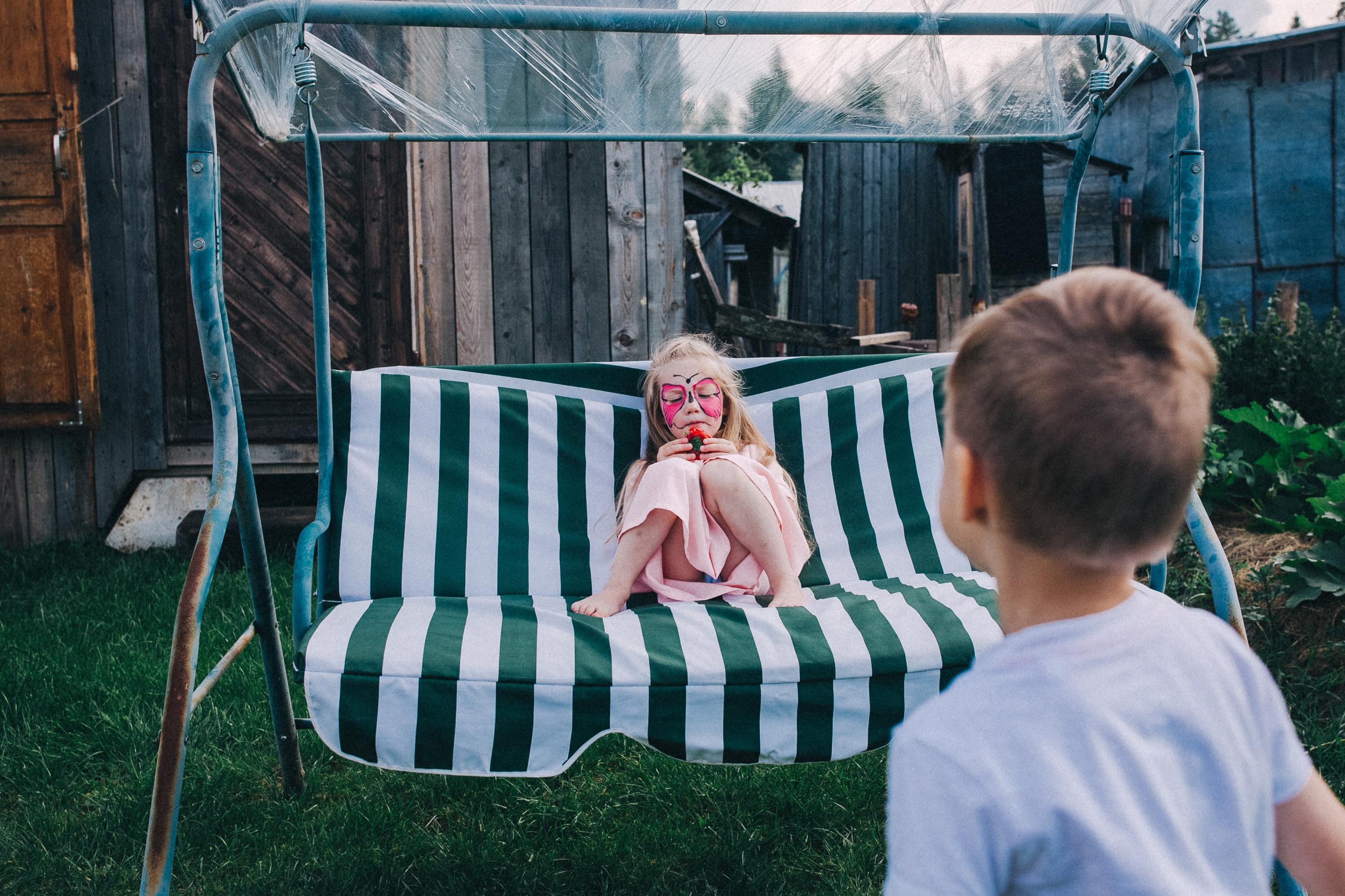 Ульяше 5 лет. Дачный деньрожденский день. Семейный фотограф, фотограф родов, репортажей фотограф в Санкт-Петербу