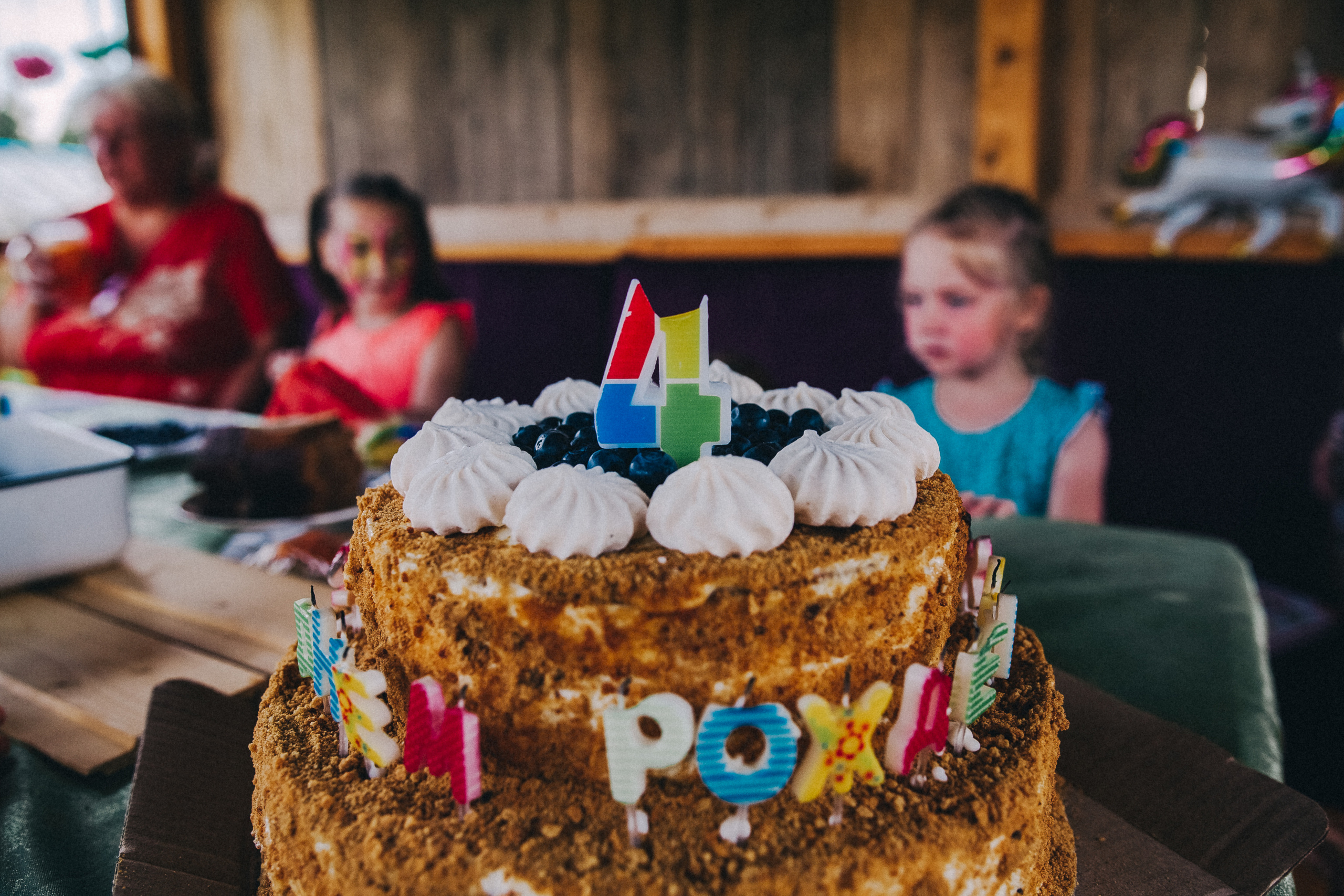 Ульяше 5 лет. Дачный деньрожденский день. Семейный фотограф, фотограф родов, репортажей фотограф в Санкт-Петербу