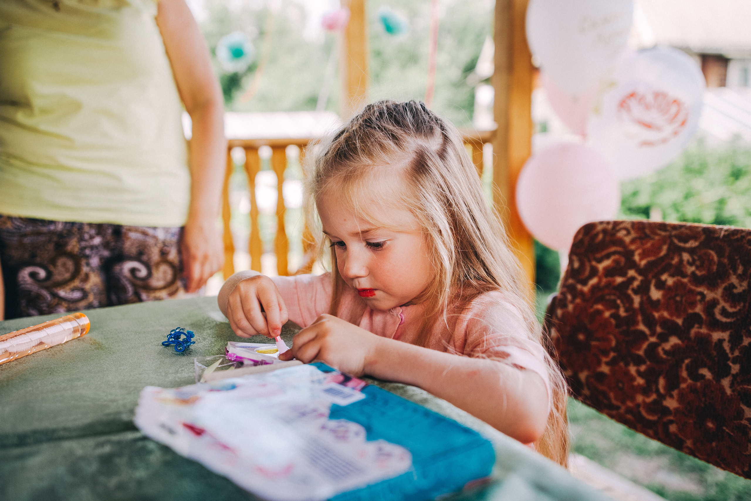 Ульяше 5 лет. Дачный деньрожденский день. Семейный фотограф, фотограф родов, репортажей фотограф в Санкт-Петербу