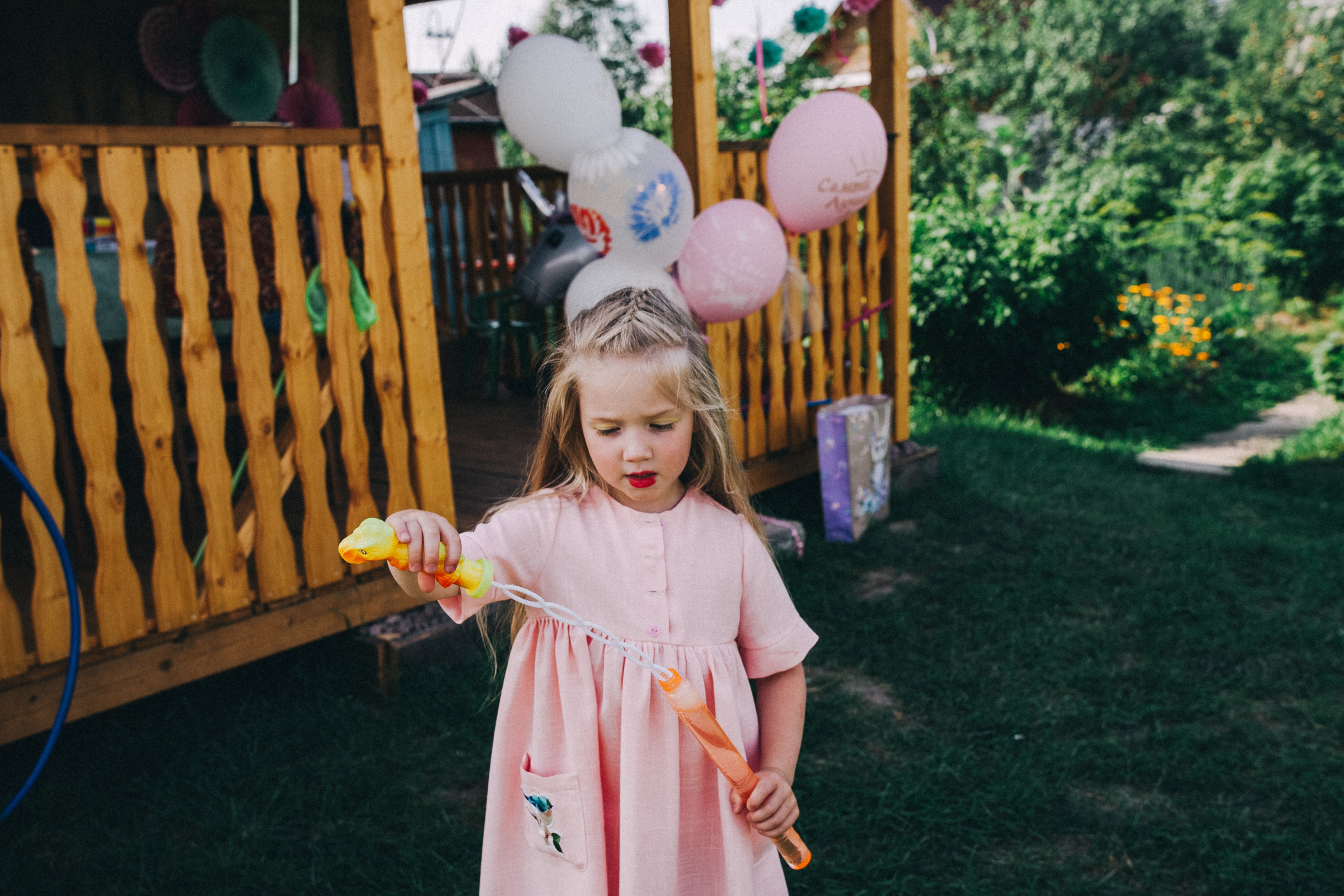 Ульяше 5 лет. Дачный деньрожденский день. Семейный фотограф, фотограф родов, репортажей фотограф в Санкт-Петербу