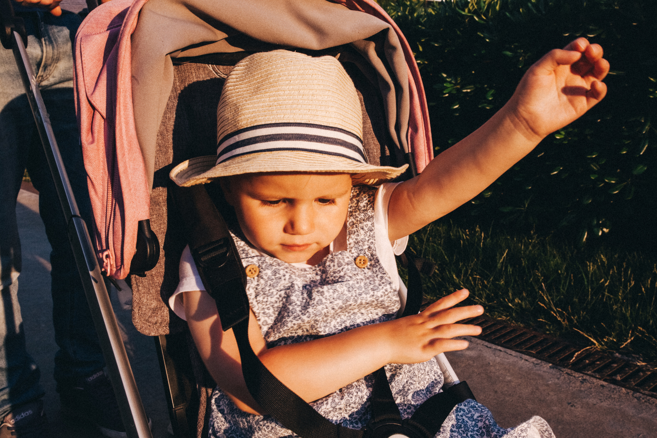 Вася, Маша, Соня. Отпуск в Адлере. Семейный фотограф, фотограф родов, репортажей фотограф в Санкт-Петербу