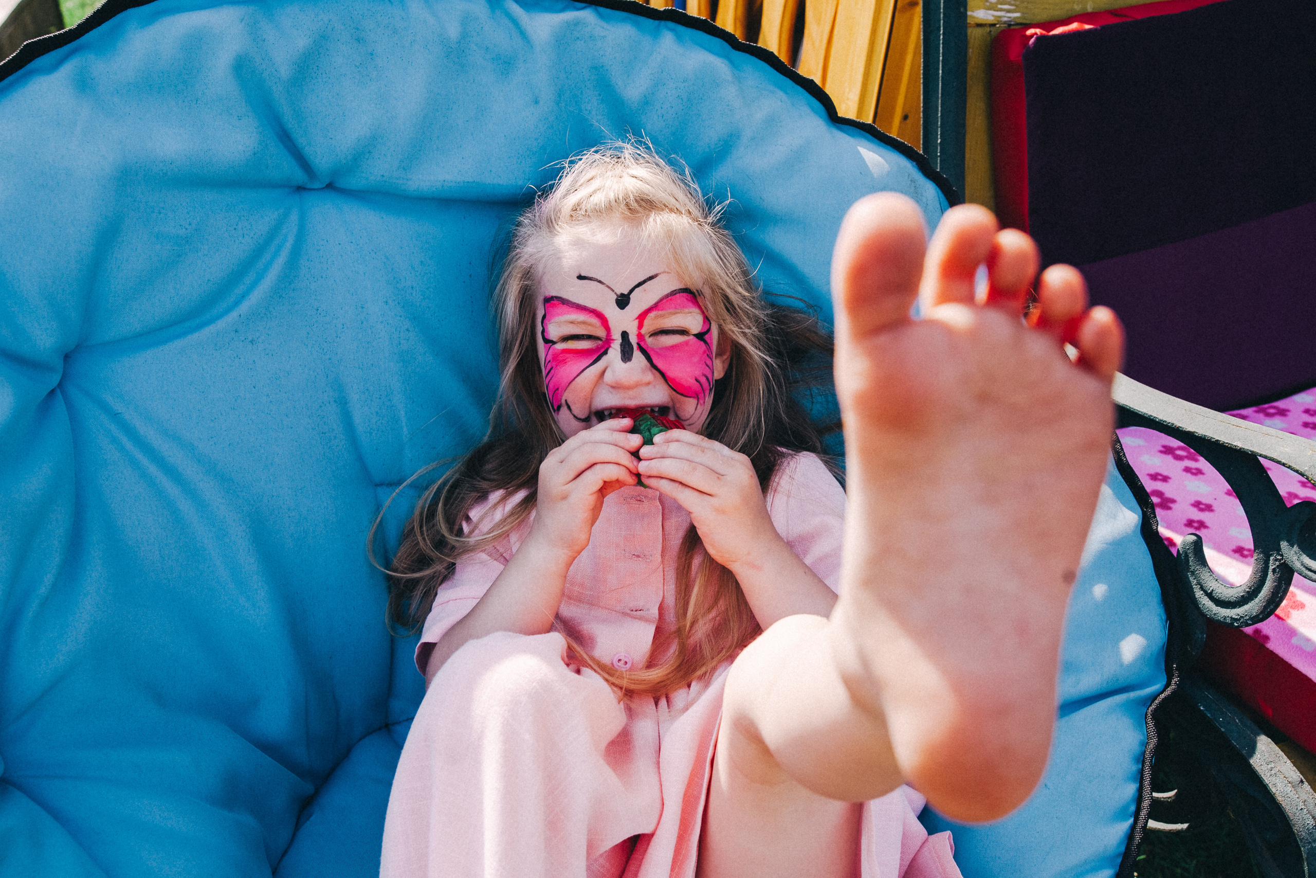 Ульяше 5 лет. Дачный деньрожденский день. Семейный фотограф, фотограф родов, репортажей фотограф в Санкт-Петербу