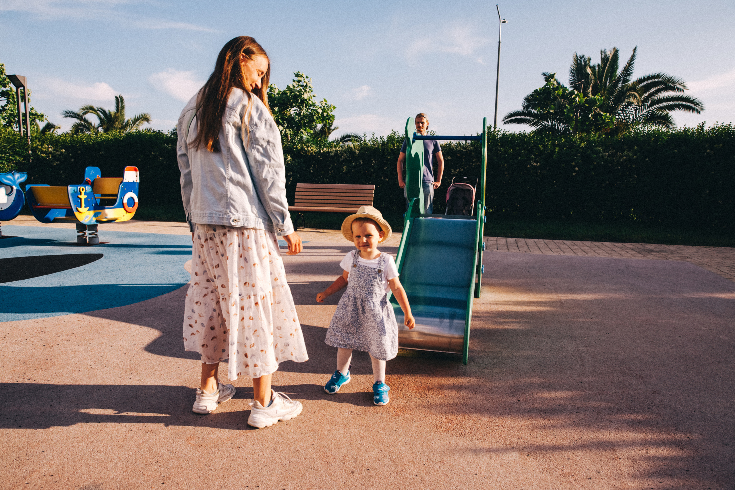 Вася, Маша, Соня. Отпуск в Адлере. Семейный фотограф, фотограф родов, репортажей фотограф в Санкт-Петербу