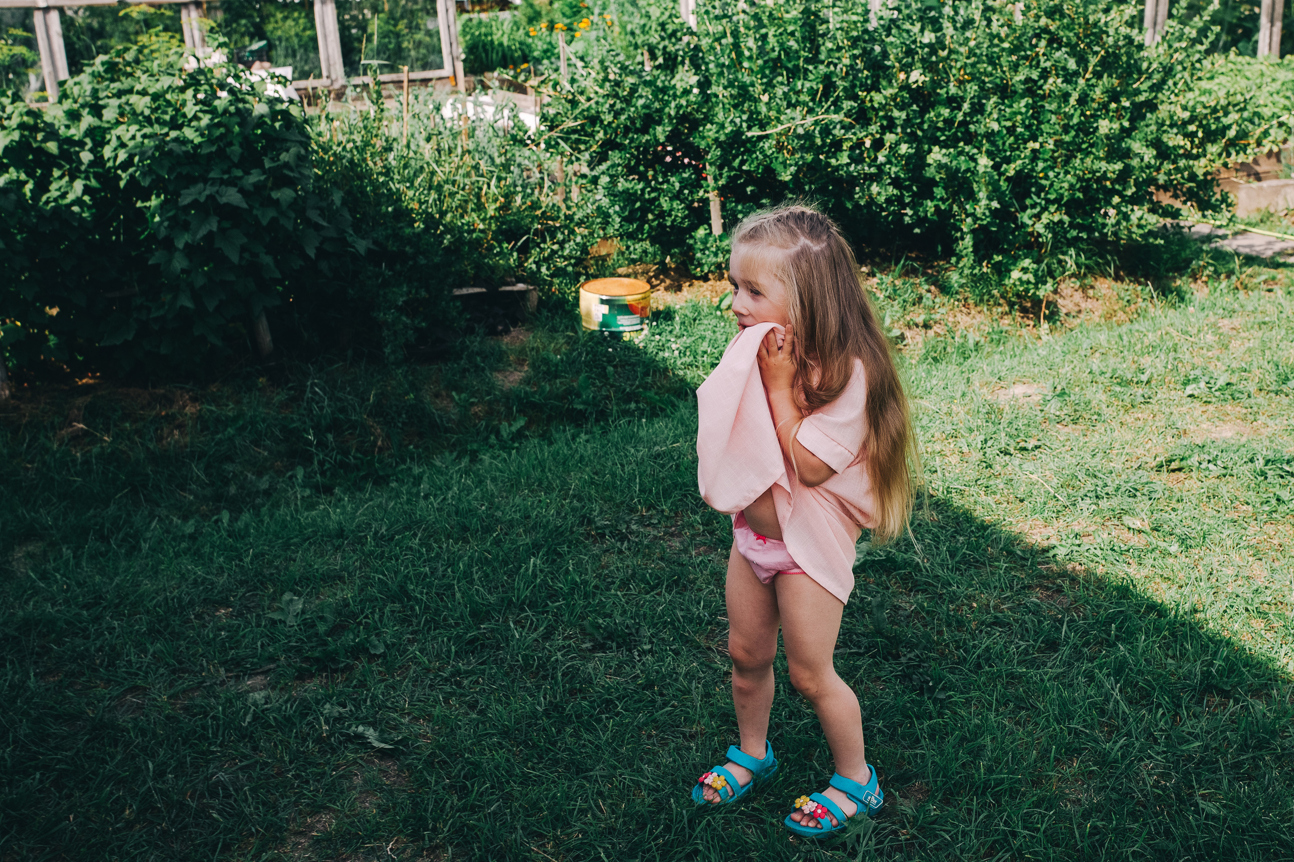 Ульяше 5 лет. Дачный деньрожденский день. Семейный фотограф, фотограф родов, репортажей фотограф в Санкт-Петербу