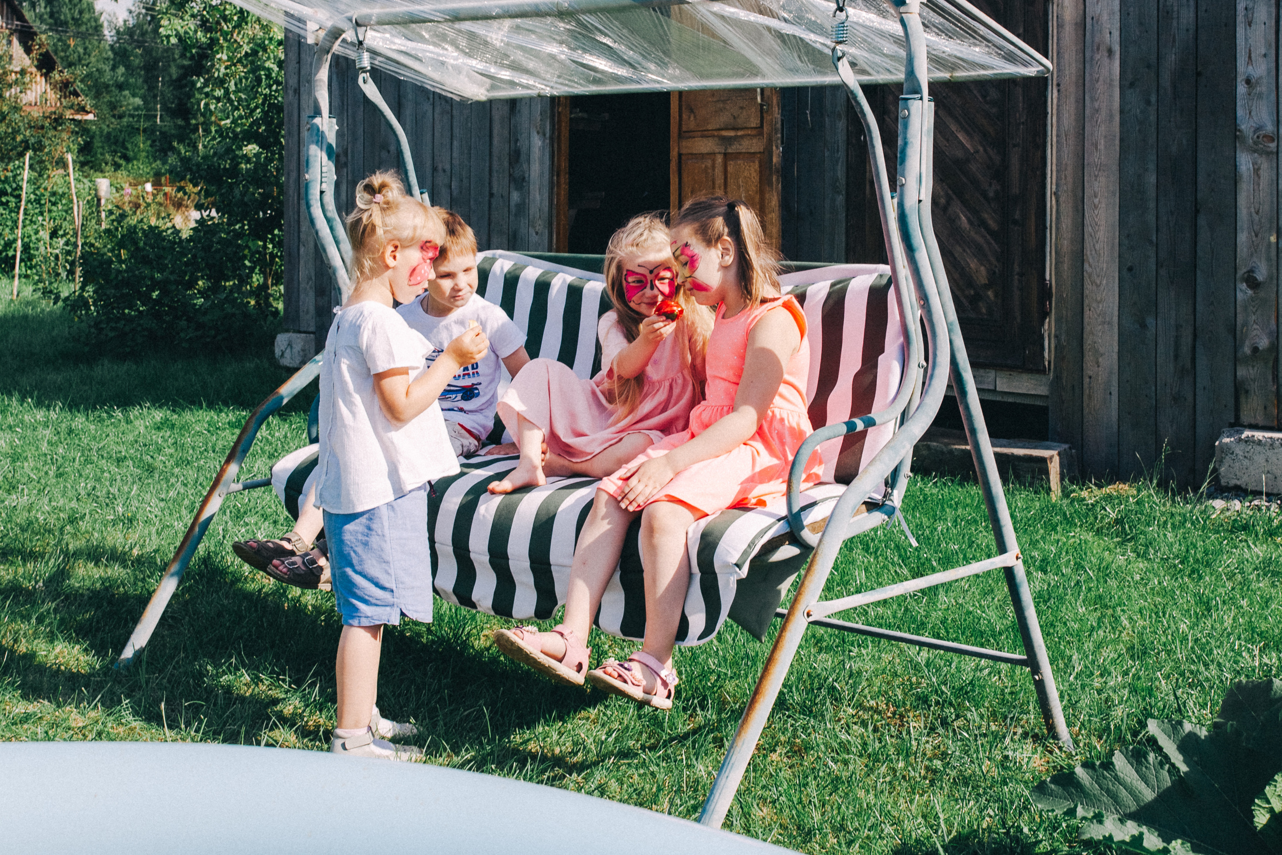 Ульяше 5 лет. Дачный деньрожденский день. Семейный фотограф, фотограф родов, репортажей фотограф в Санкт-Петербу
