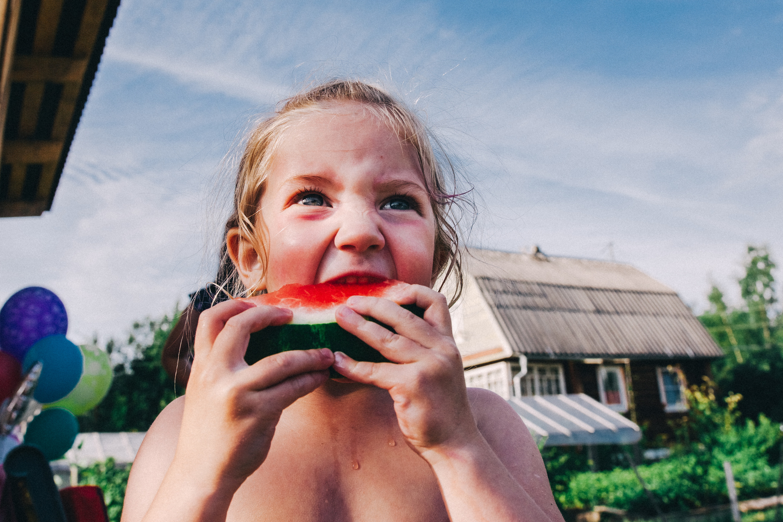Ульяше 5 лет. Дачный деньрожденский день. Семейный фотограф, фотограф родов, репортажей фотограф в Санкт-Петербу