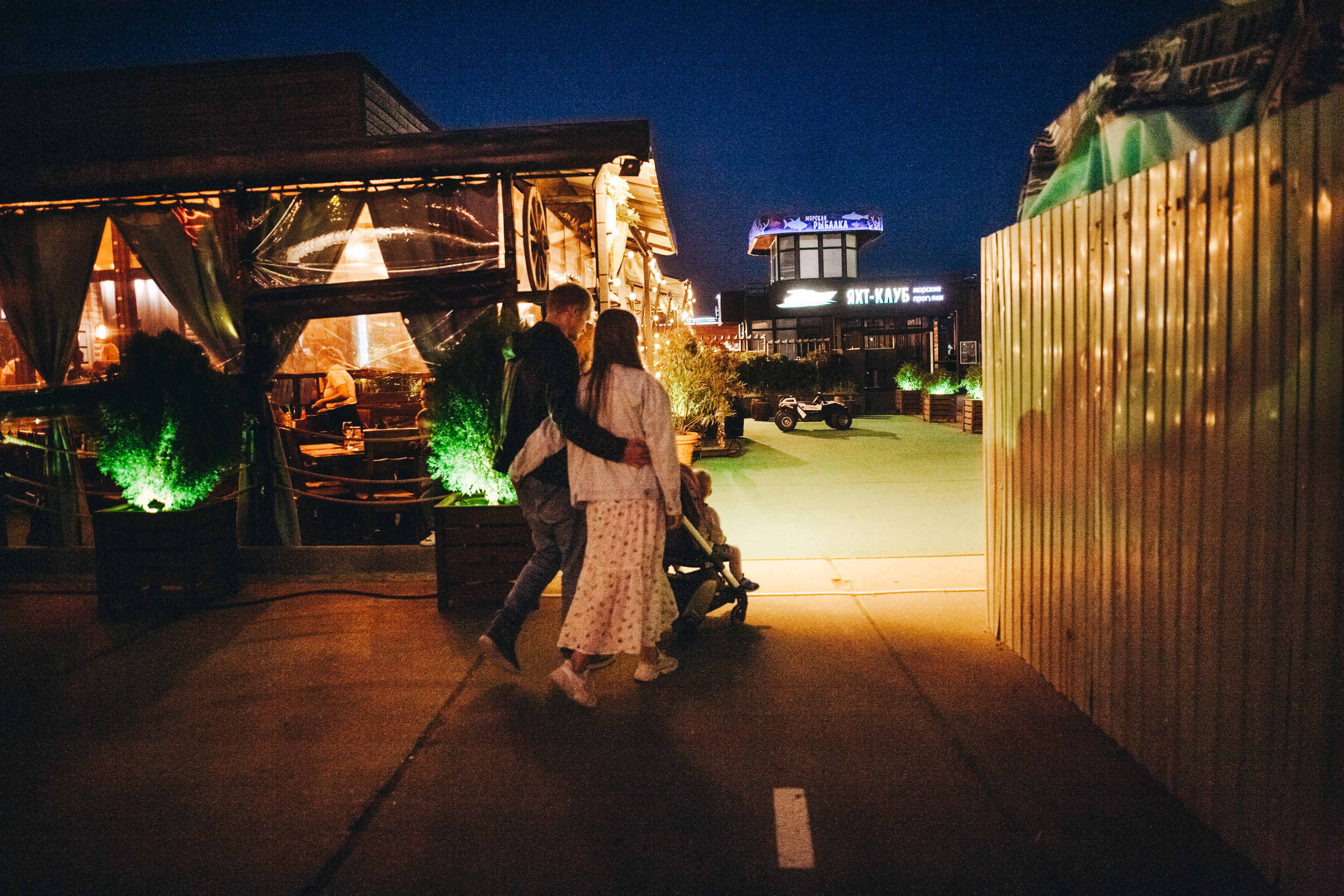 Вася, Маша, Соня. Отпуск в Адлере. Семейный фотограф, фотограф родов, репортажей фотограф в Санкт-Петербу