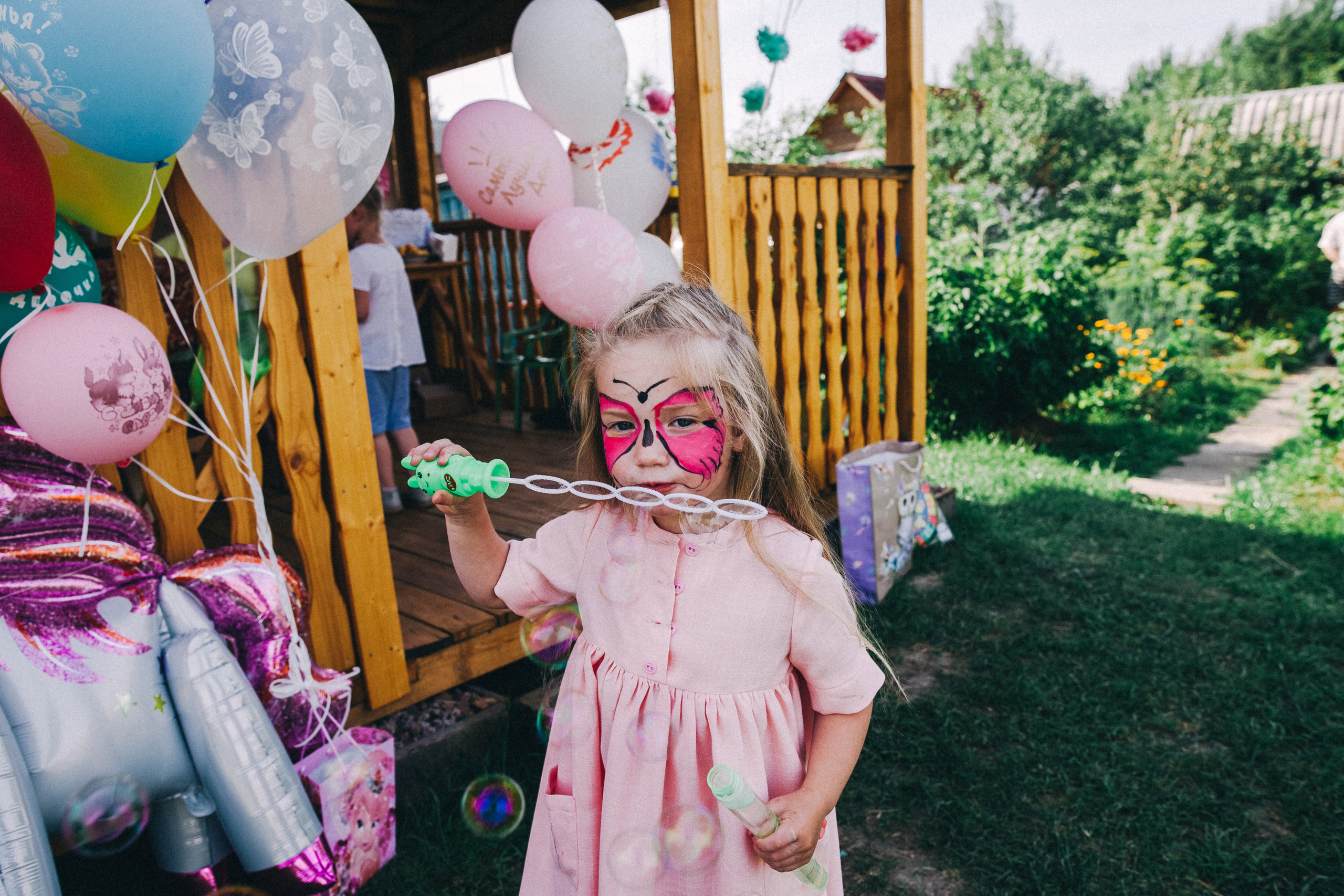 Ульяше 5 лет. Дачный деньрожденский день. Семейный фотограф, фотограф родов, репортажей фотограф в Санкт-Петербу