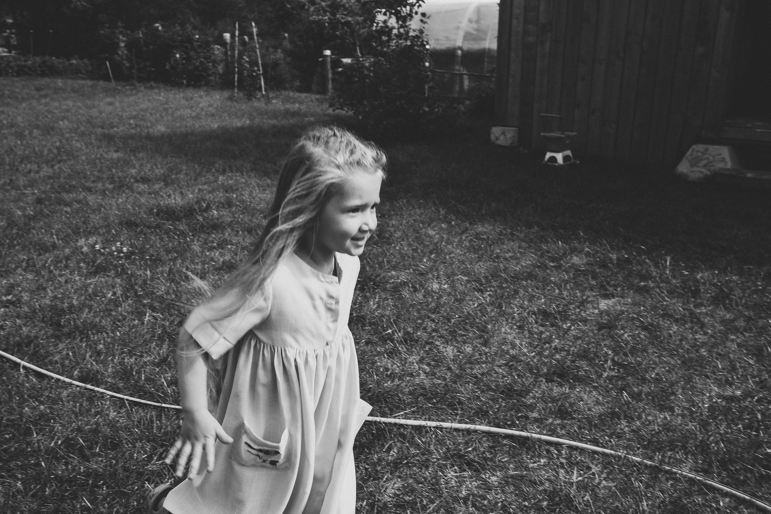 Ульяше 5 лет. Дачный деньрожденский день. Семейный фотограф, фотограф родов, репортажей фотограф в Санкт-Петербу