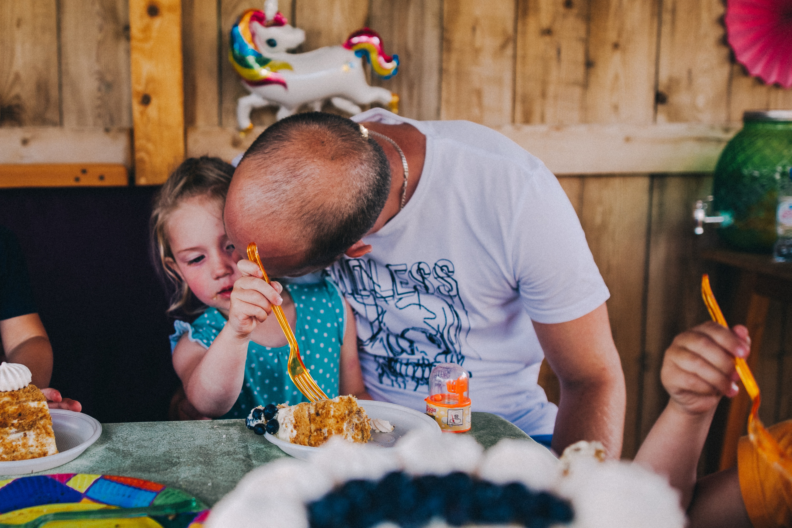 Ульяше 5 лет. Дачный деньрожденский день. Семейный фотограф, фотограф родов, репортажей фотограф в Санкт-Петербу