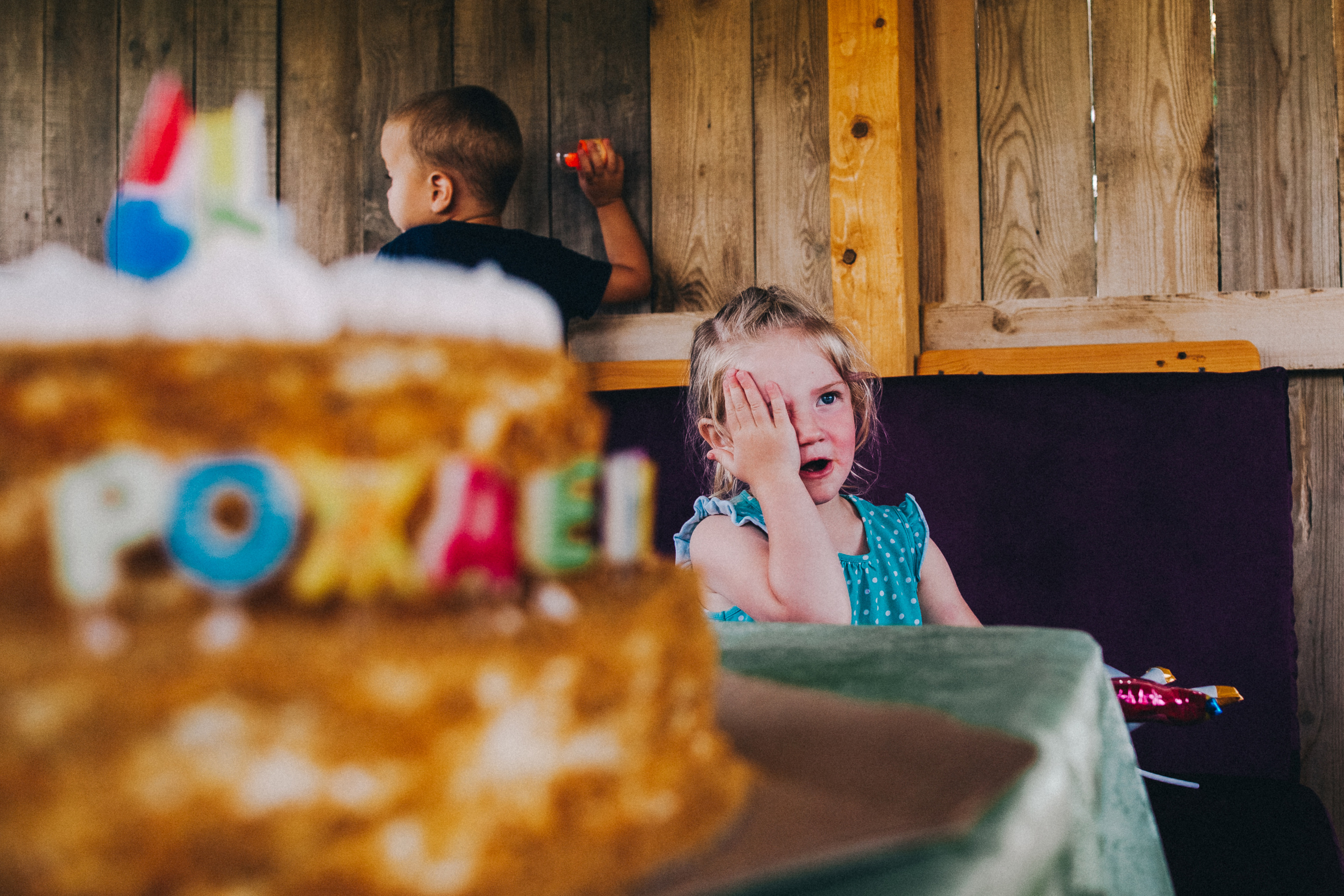 Ульяше 5 лет. Дачный деньрожденский день. Семейный фотограф, фотограф родов, репортажей фотограф в Санкт-Петербу