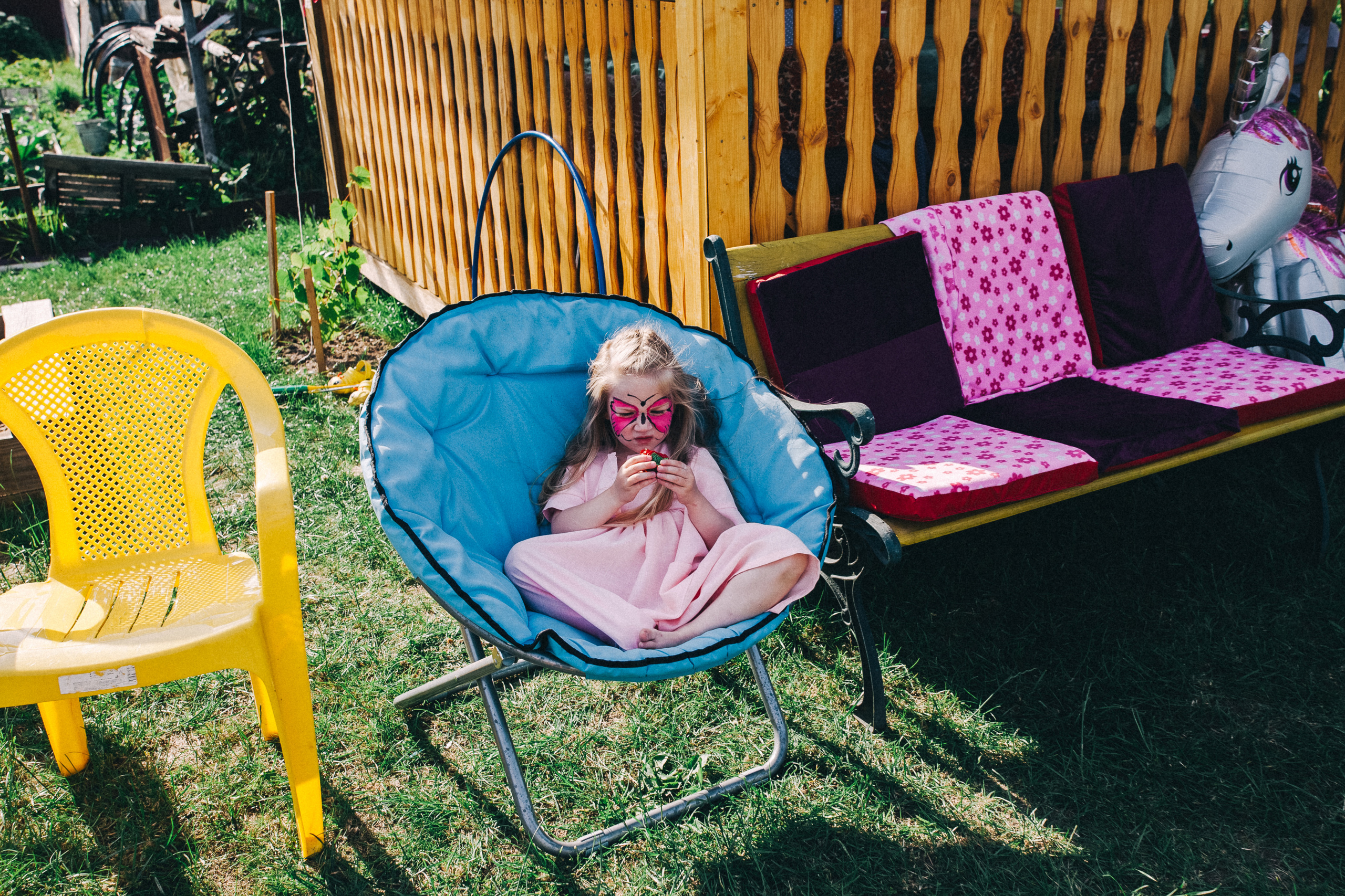 Ульяше 5 лет. Дачный деньрожденский день. Семейный фотограф, фотограф родов, репортажей фотограф в Санкт-Петербу