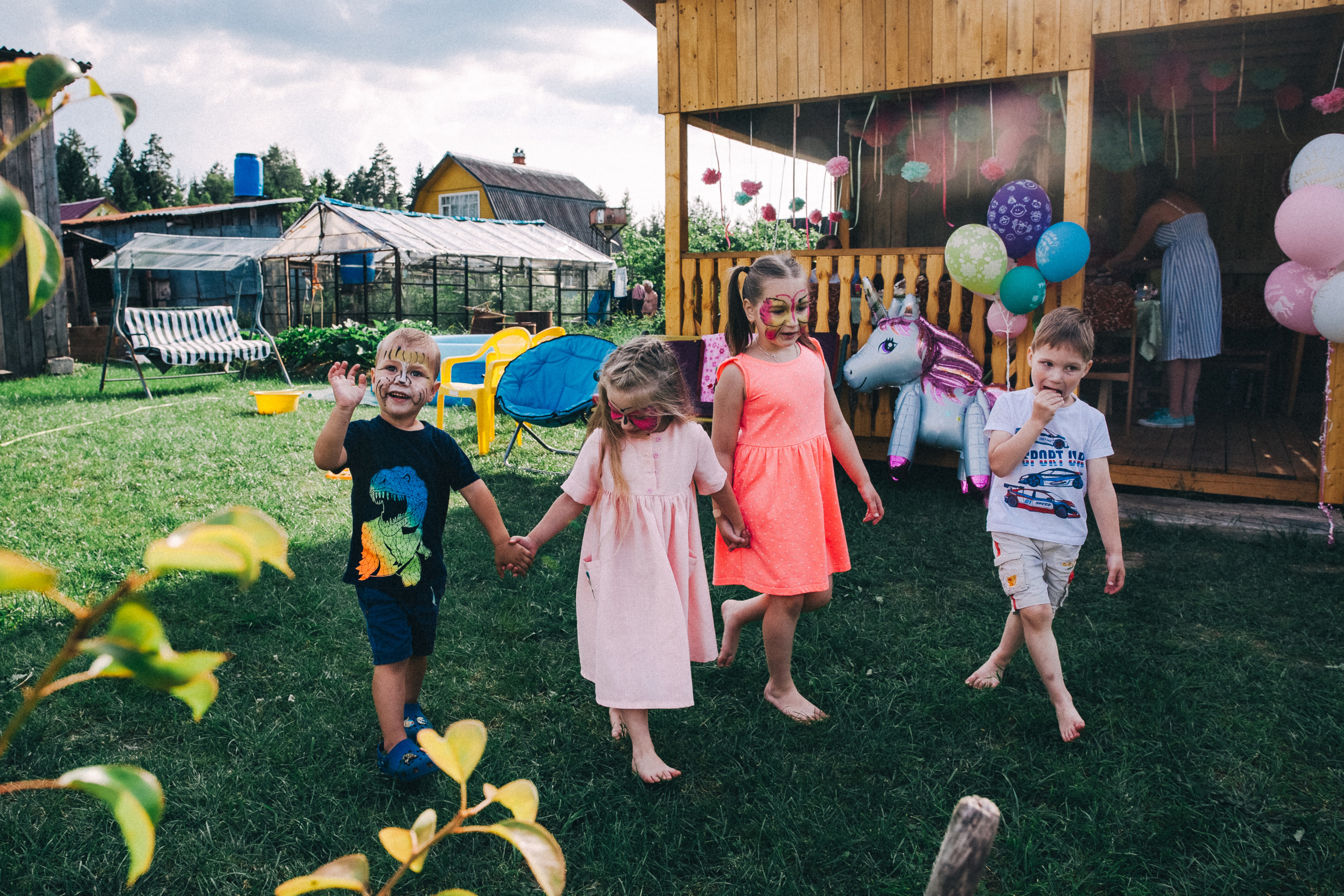 Ульяше 5 лет. Дачный деньрожденский день. Семейный фотограф, фотограф родов, репортажей фотограф в Санкт-Петербу