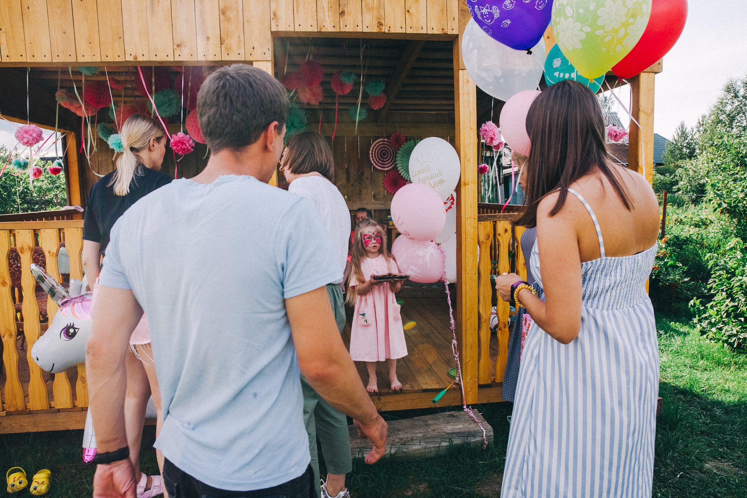 Ульяше 5 лет. Дачный деньрожденский день. Семейный фотограф, фотограф родов, репортажей фотограф в Санкт-Петербу