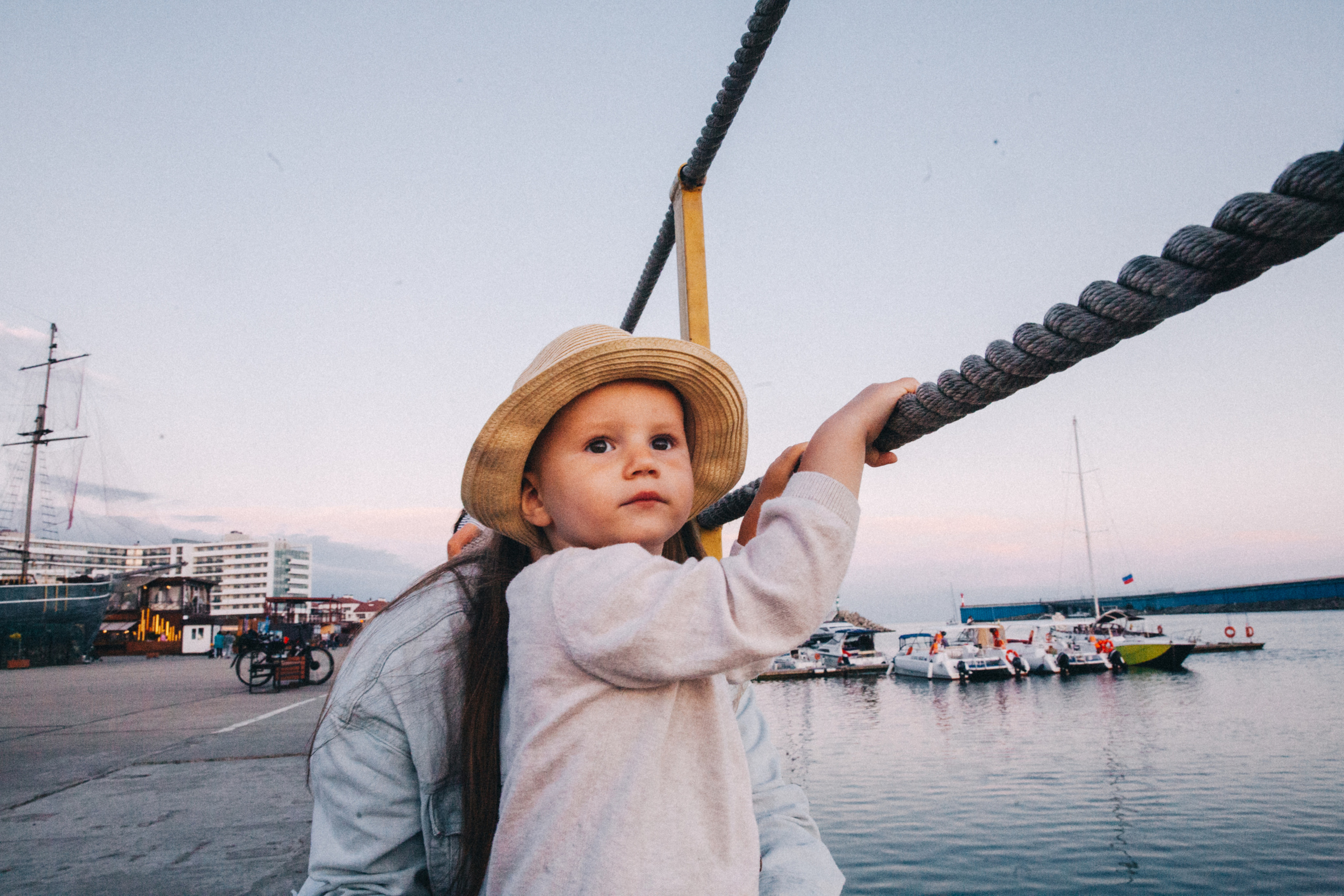 Вася, Маша, Соня. Отпуск в Адлере. Семейный фотограф, фотограф родов, репортажей фотограф в Санкт-Петербу