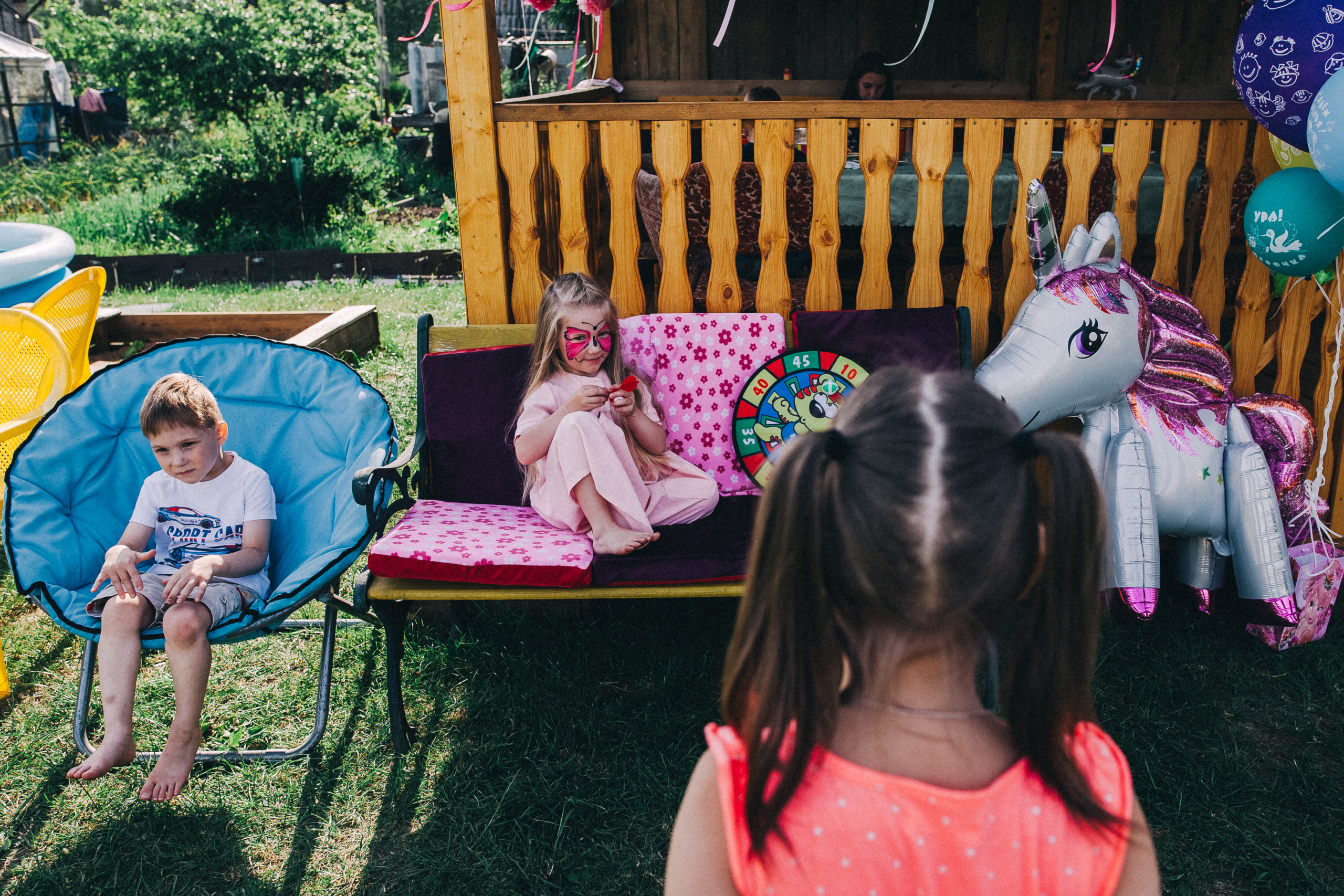 Ульяше 5 лет. Дачный деньрожденский день. Семейный фотограф, фотограф родов, репортажей фотограф в Санкт-Петербу