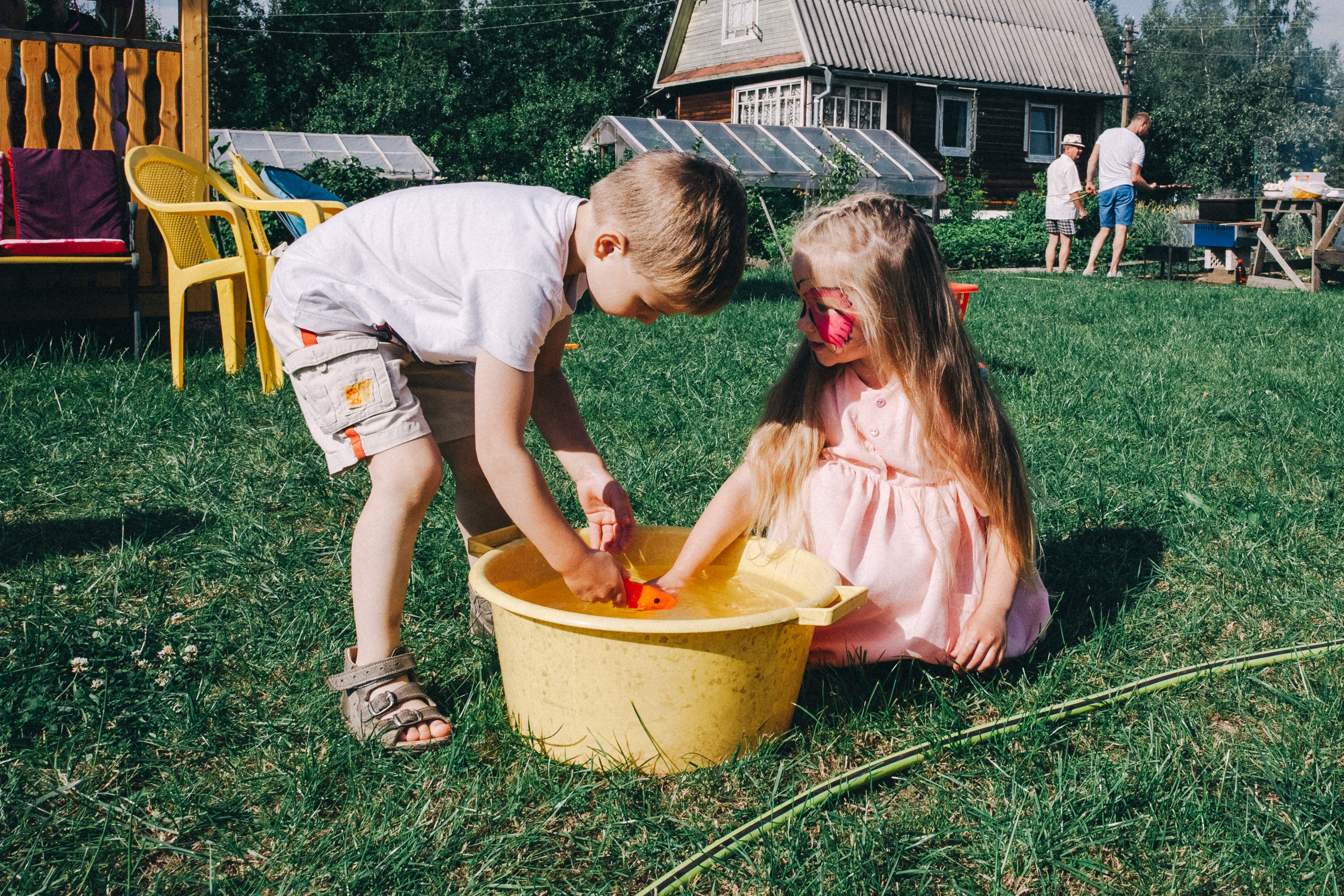 Ульяше 5 лет. Дачный деньрожденский день. Семейный фотограф, фотограф родов, репортажей фотограф в Санкт-Петербу