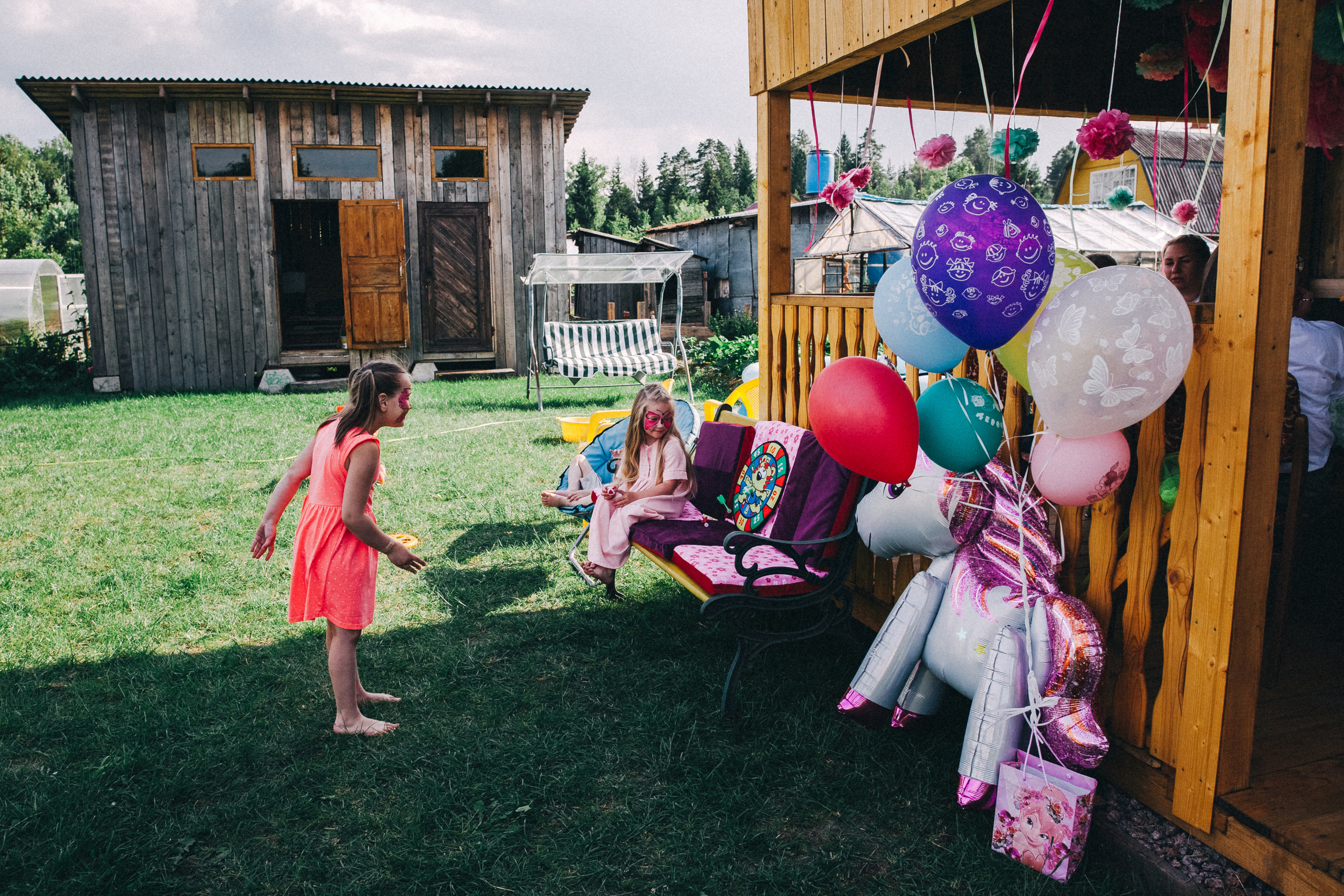 Ульяше 5 лет. Дачный деньрожденский день. Семейный фотограф, фотограф родов, репортажей фотограф в Санкт-Петербу