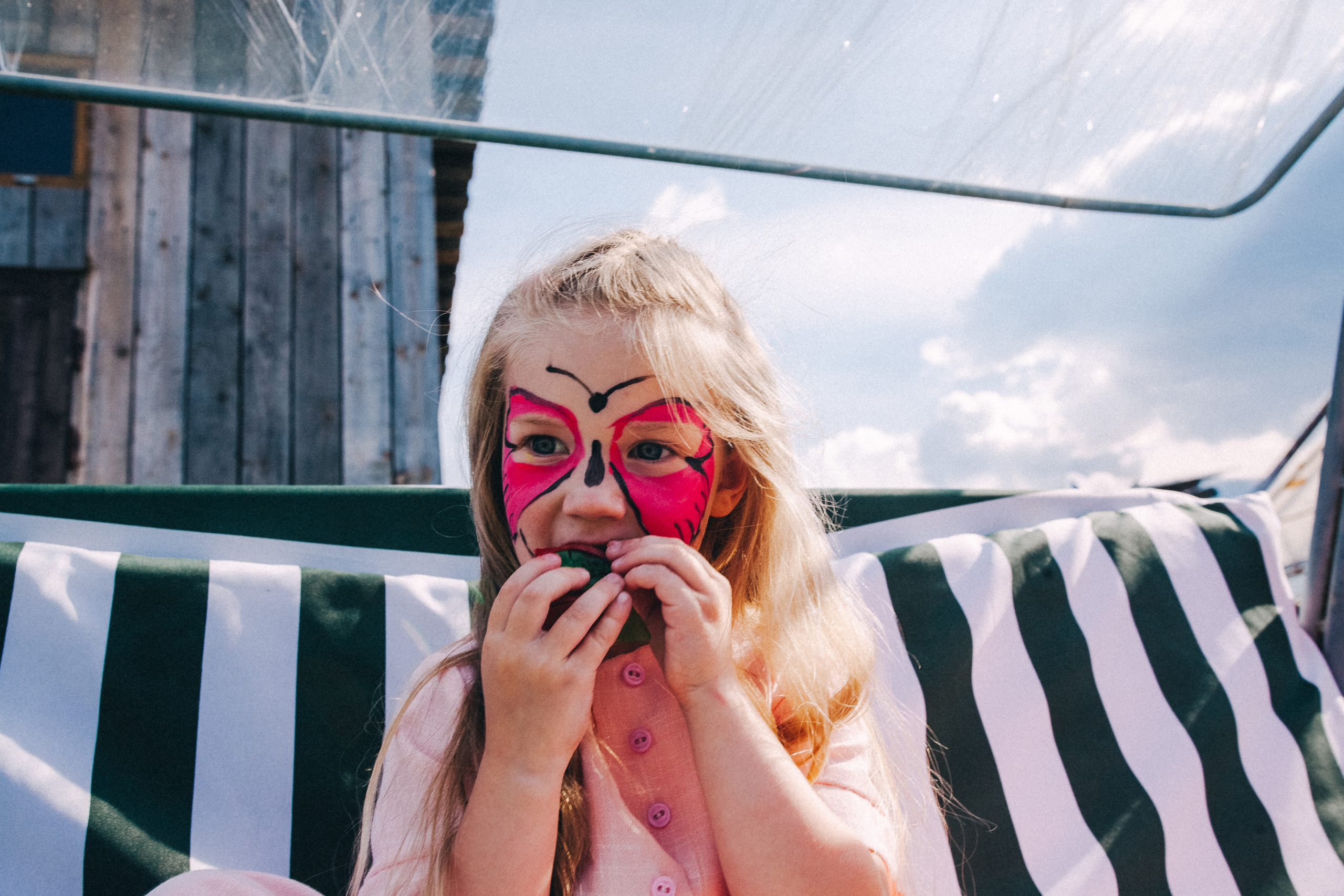 Ульяше 5 лет. Дачный деньрожденский день. Семейный фотограф, фотограф родов, репортажей фотограф в Санкт-Петербу