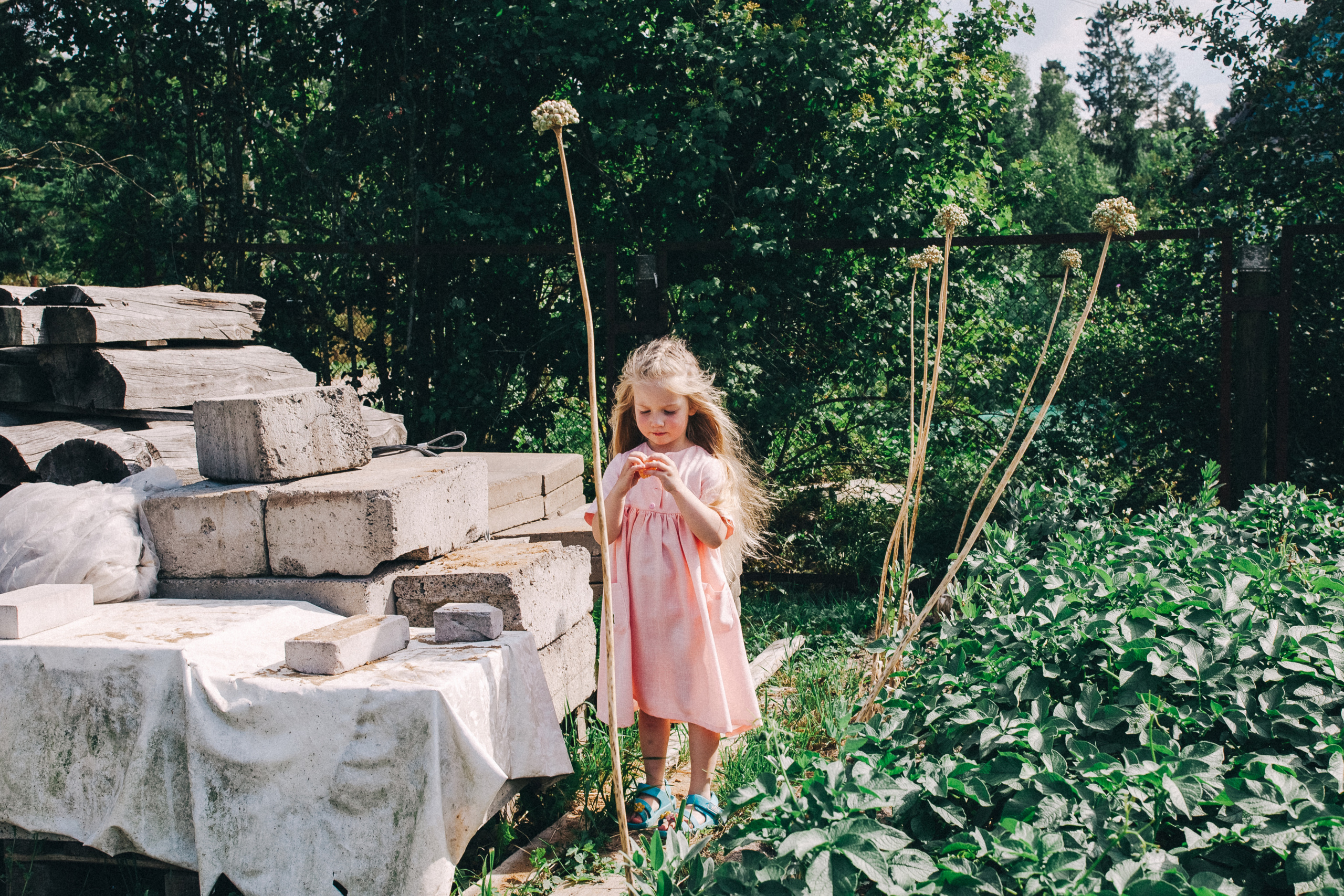 Ульяше 5 лет. Дачный деньрожденский день. Семейный фотограф, фотограф родов, репортажей фотограф в Санкт-Петербу