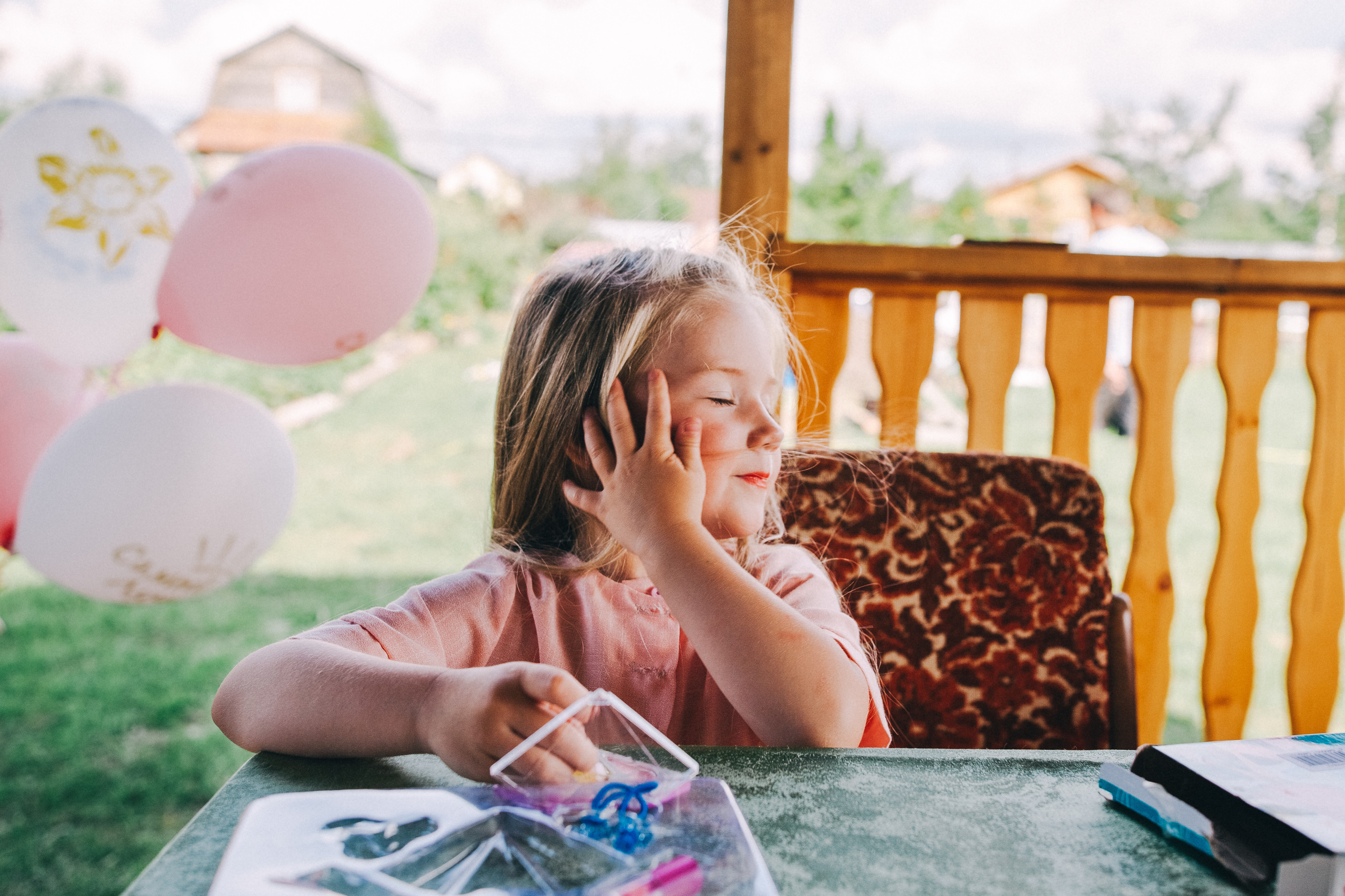 Ульяше 5 лет. Дачный деньрожденский день. Семейный фотограф, фотограф родов, репортажей фотограф в Санкт-Петербу
