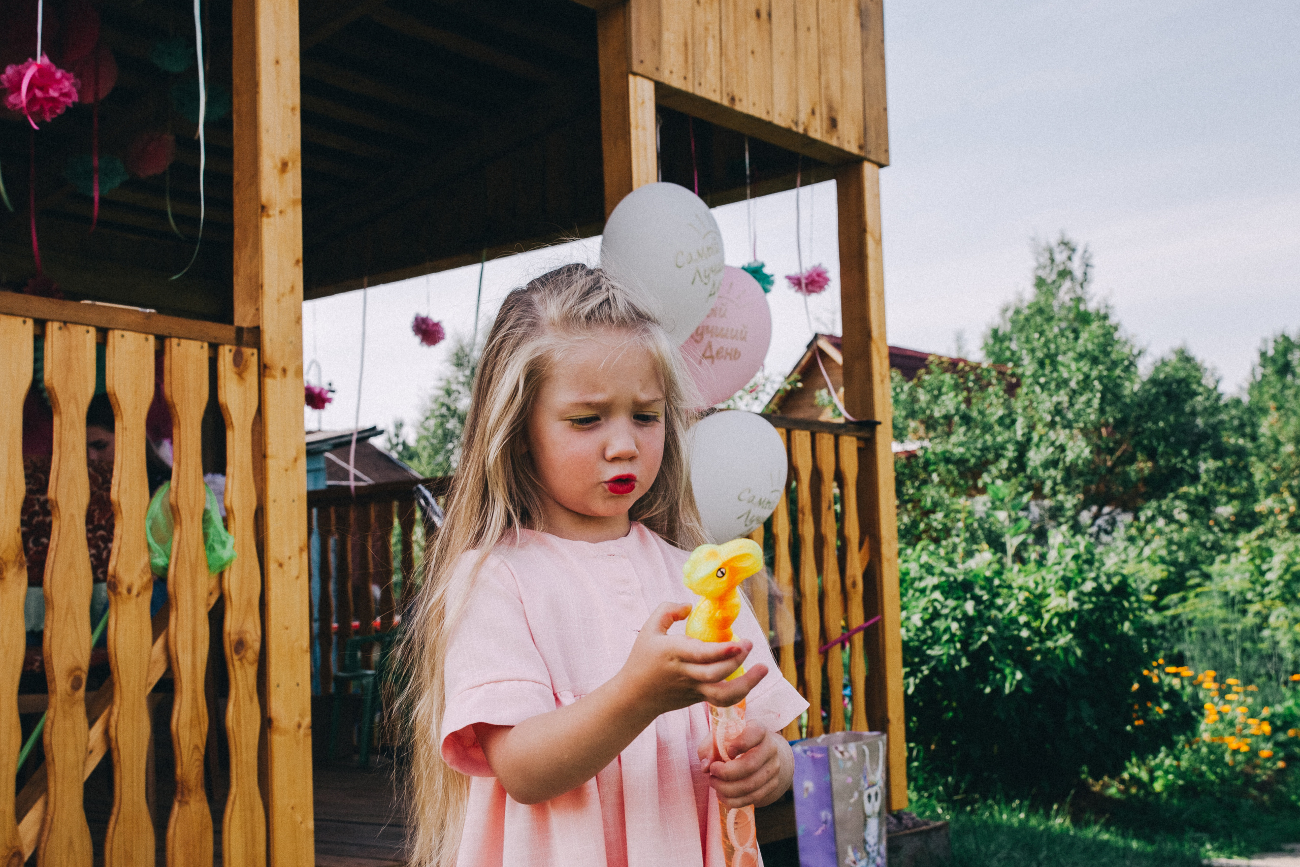 Ульяше 5 лет. Дачный деньрожденский день. Семейный фотограф, фотограф родов, репортажей фотограф в Санкт-Петербу