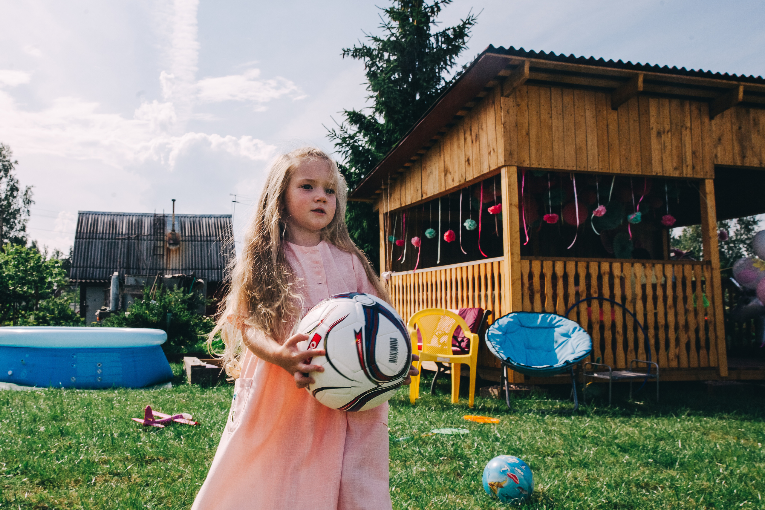 Ульяше 5 лет. Дачный деньрожденский день. Семейный фотограф, фотограф родов, репортажей фотограф в Санкт-Петербу