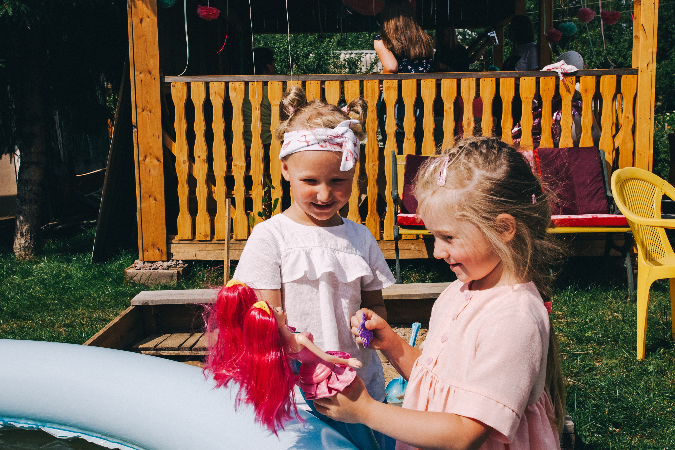 Ульяше 5 лет. Дачный деньрожденский день. Семейный фотограф, фотограф родов, репортажей фотограф в Санкт-Петербу