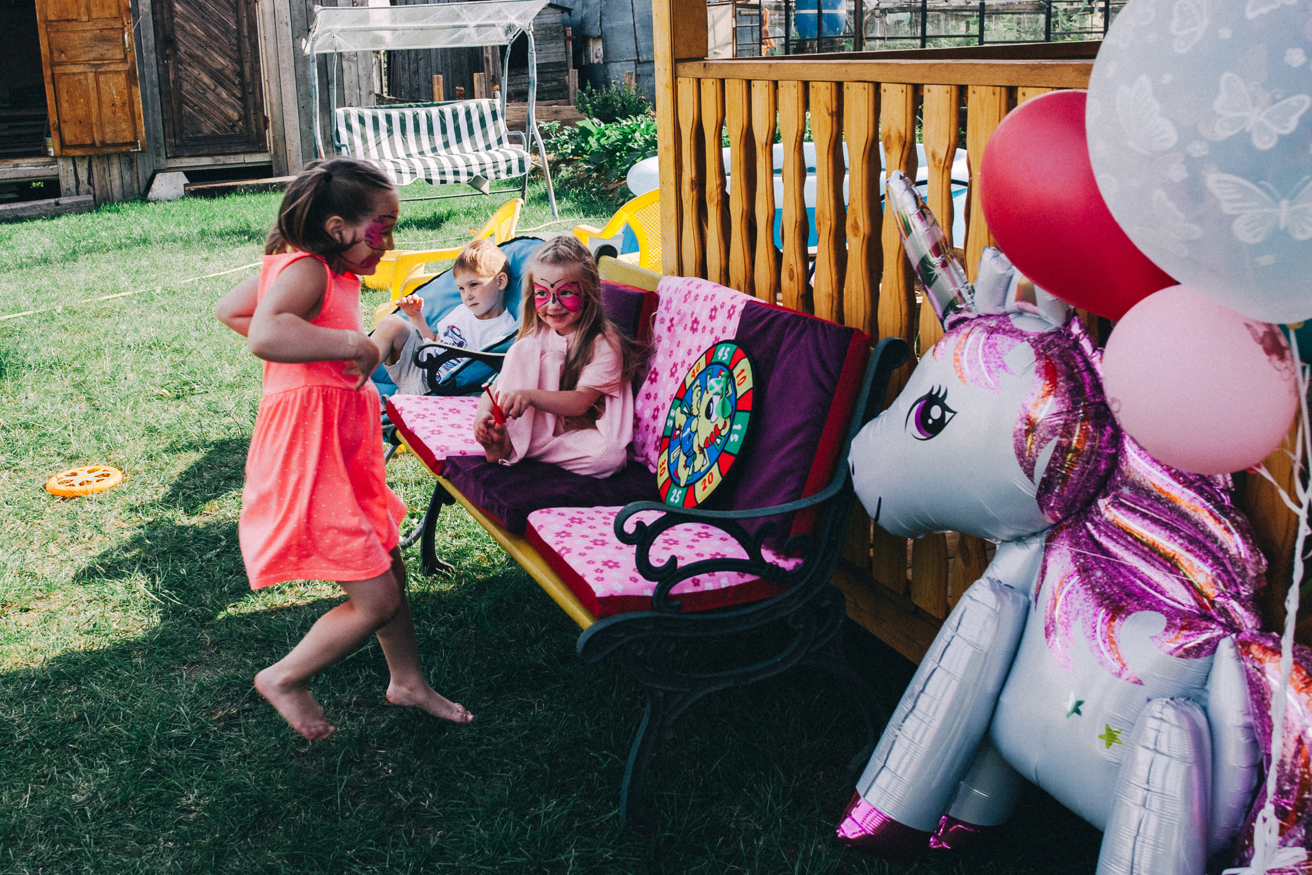 Ульяше 5 лет. Дачный деньрожденский день. Семейный фотограф, фотограф родов, репортажей фотограф в Санкт-Петербу