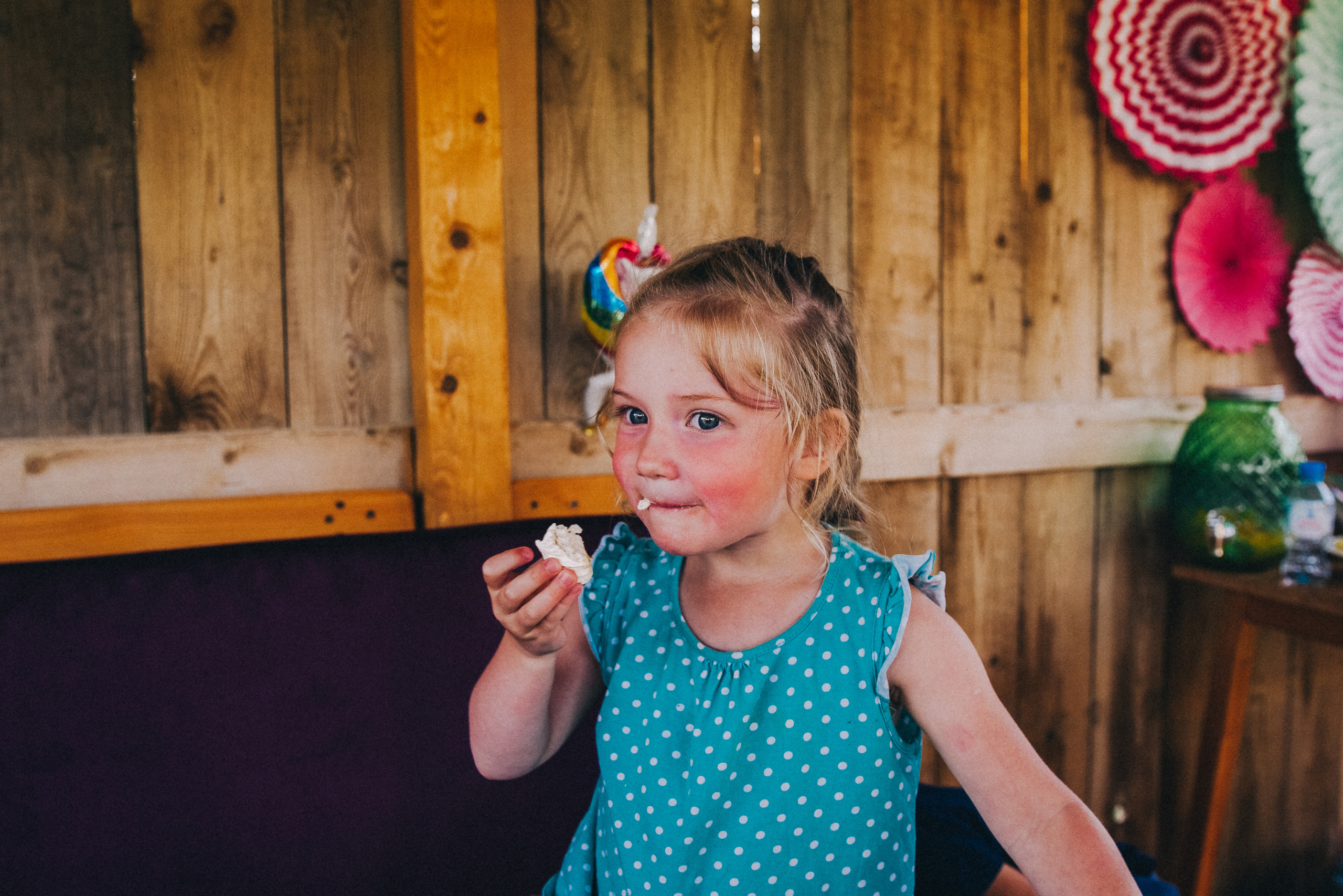 Ульяше 5 лет. Дачный деньрожденский день. Семейный фотограф, фотограф родов, репортажей фотограф в Санкт-Петербу