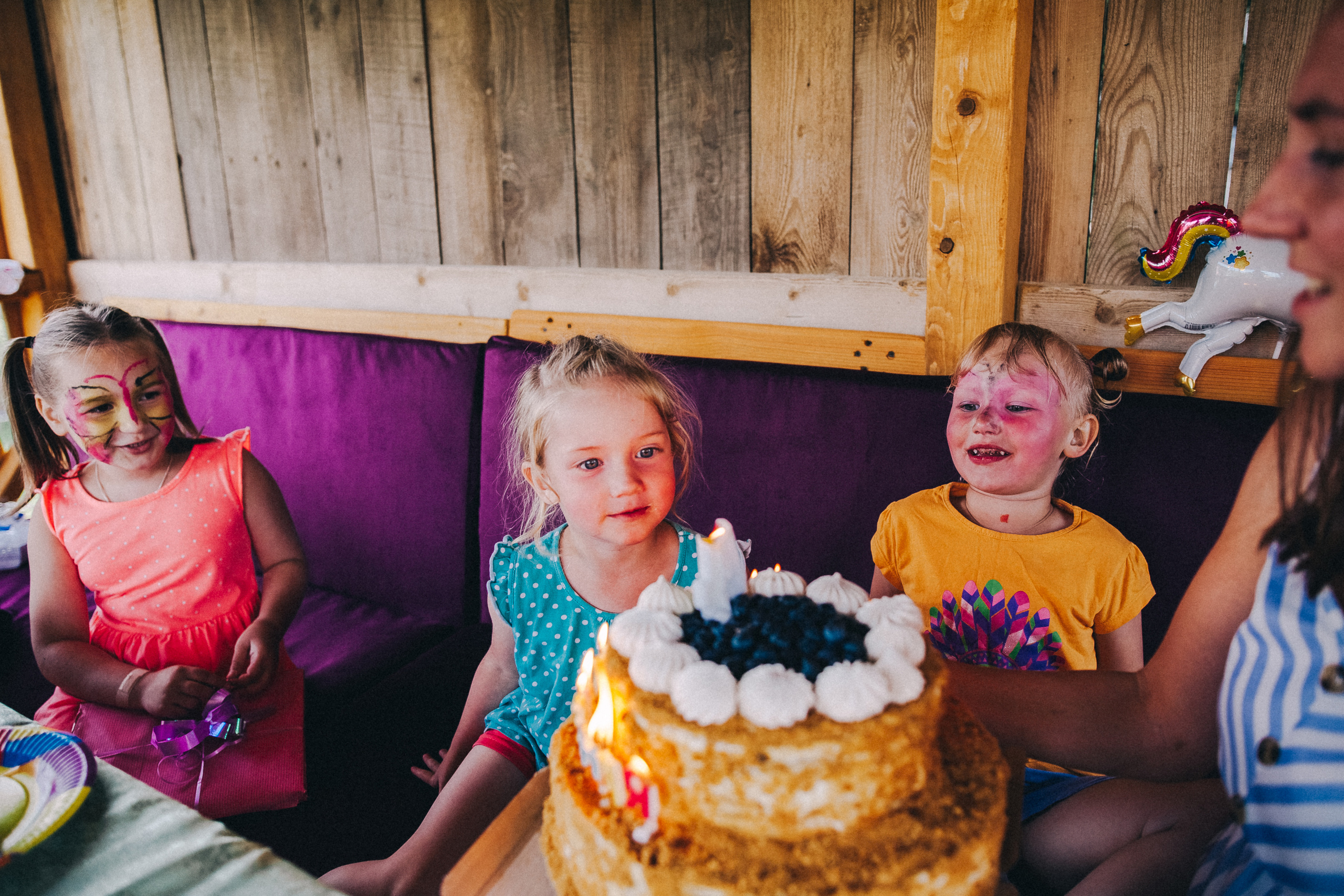 Ульяше 5 лет. Дачный деньрожденский день. Семейный фотограф, фотограф родов, репортажей фотограф в Санкт-Петербу