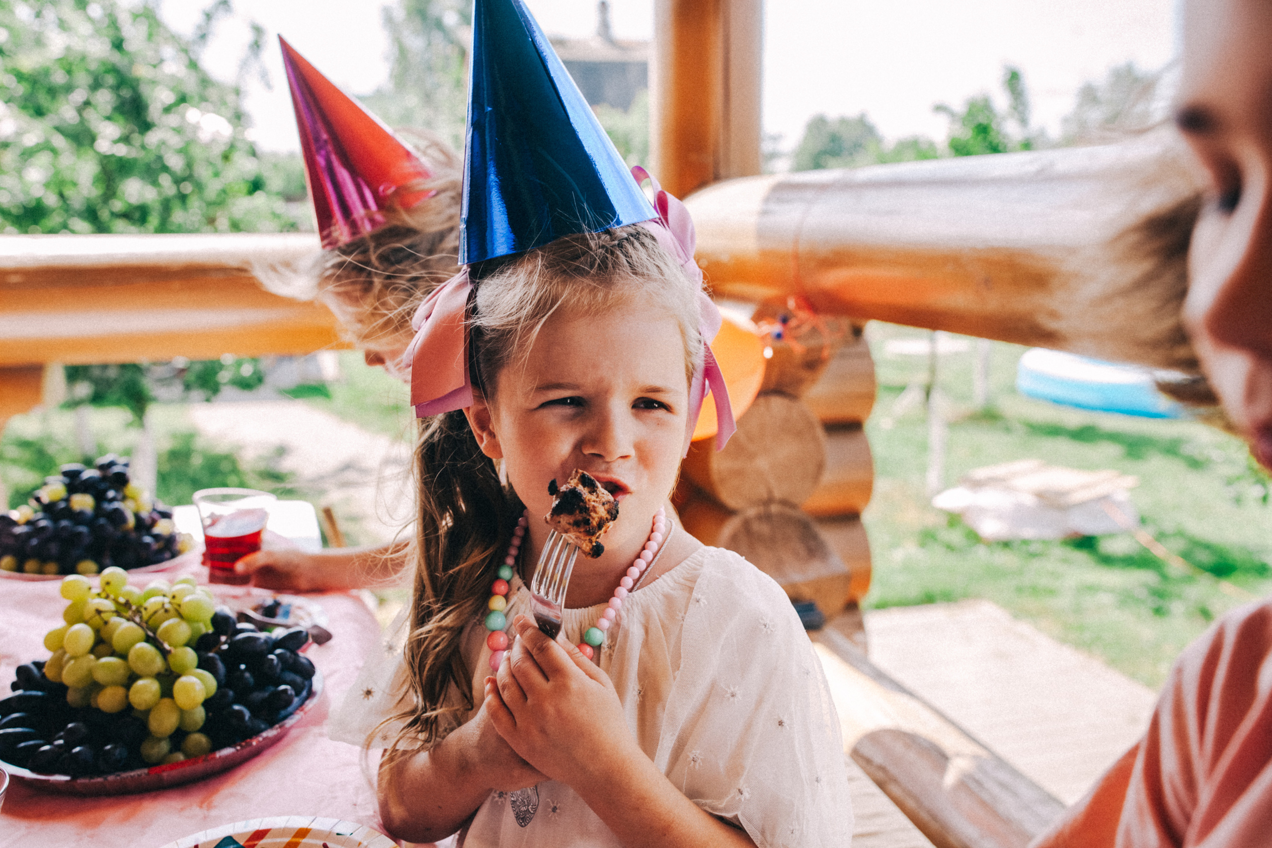 Есении 5 лет. ДР на даче. Семейный фотограф, фотограф родов, репортажей фотограф в Санкт-Петербу