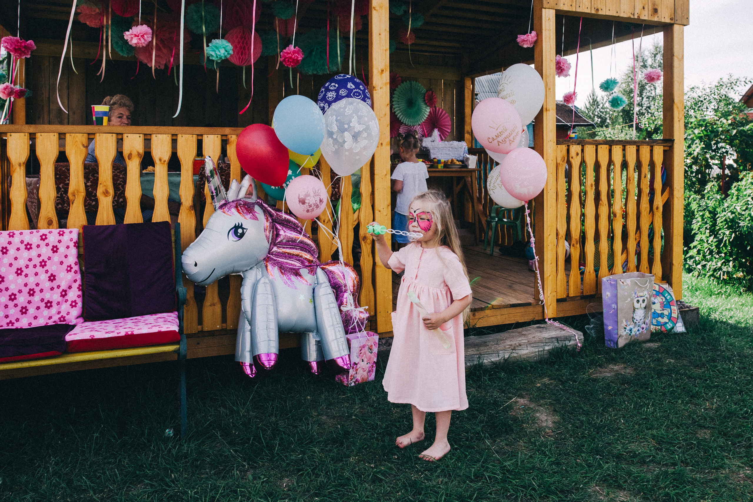 Ульяше 5 лет. Дачный деньрожденский день. Семейный фотограф, фотограф родов, репортажей фотограф в Санкт-Петербу